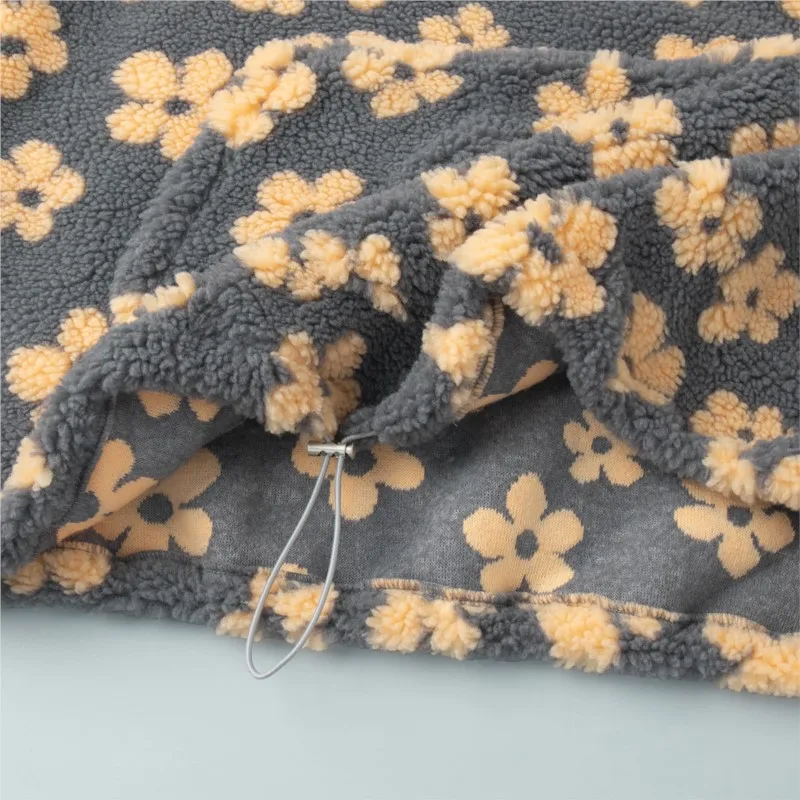 سترة نسائية بغطاء للرأس من جلد الخراف مُزينة بالزهور على الموضة لعام 2025 بأكمام كاملة وجيب وسحّاب ملابس فضفاضة مناسبة للخريف ملابس عطلة أنيقة للسيدات #6