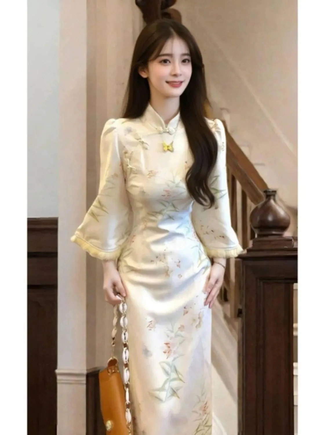 Großes Cheongsam-Kleid im chinesischen Stil, verbessertes chinesisches Stil für Frauen im Herbst und Winter, schlankmachender, fleischfarbener langer Rock