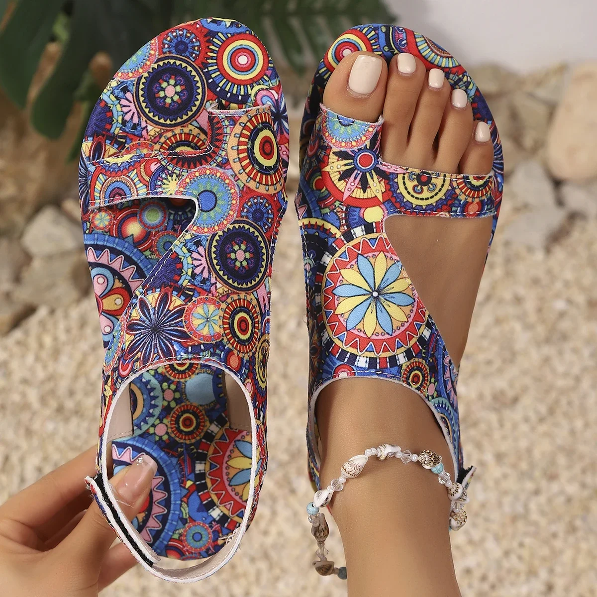 

Женские сандалии, новые летние сандалии на плоской подошве с принтом и кольцом на носке, сандалии в римском стиле, трансграничные большие размеры, крутая женская обувь в этническом стиле