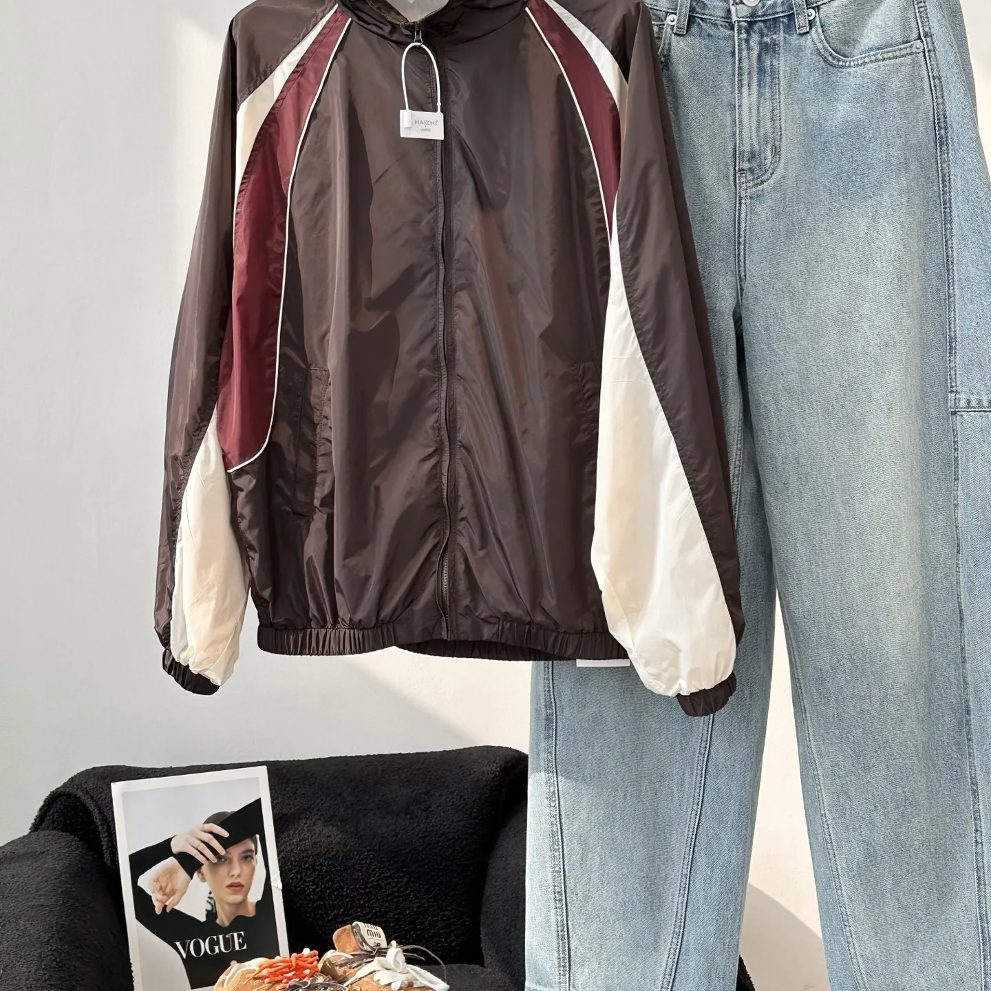 

Mugiu 1390 Early Autumn Casual Sporty Nylon Jacket Lightweight Color Block Design Moccasin Brown Short Outerwear for Women