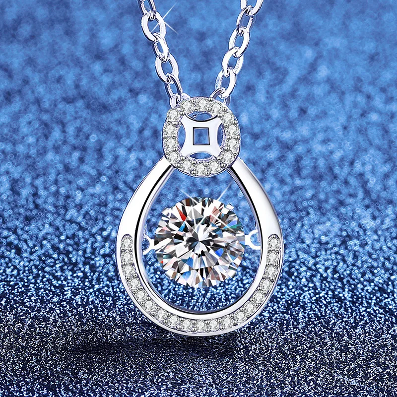 

PT950 Moissanite Spiritual Necklace Women's National Tide Beating Heart Platinum Chain Lock Bone Chain White Gold Female