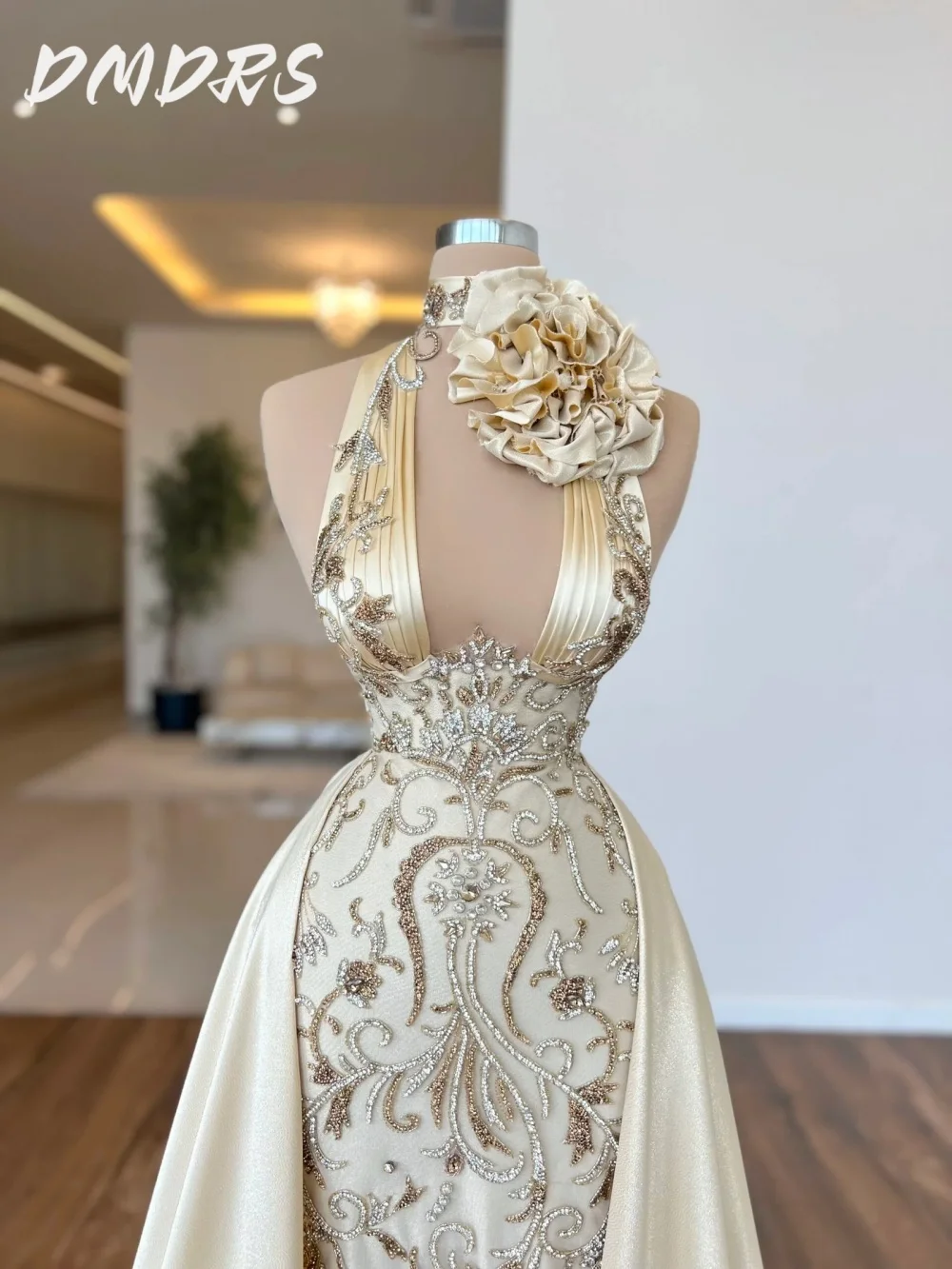 Luxurious 3D flower Prom Dress 2025 Elegant Satin Evening Dress Stylish A Line Halter Sequin Floor Length Gown Customized