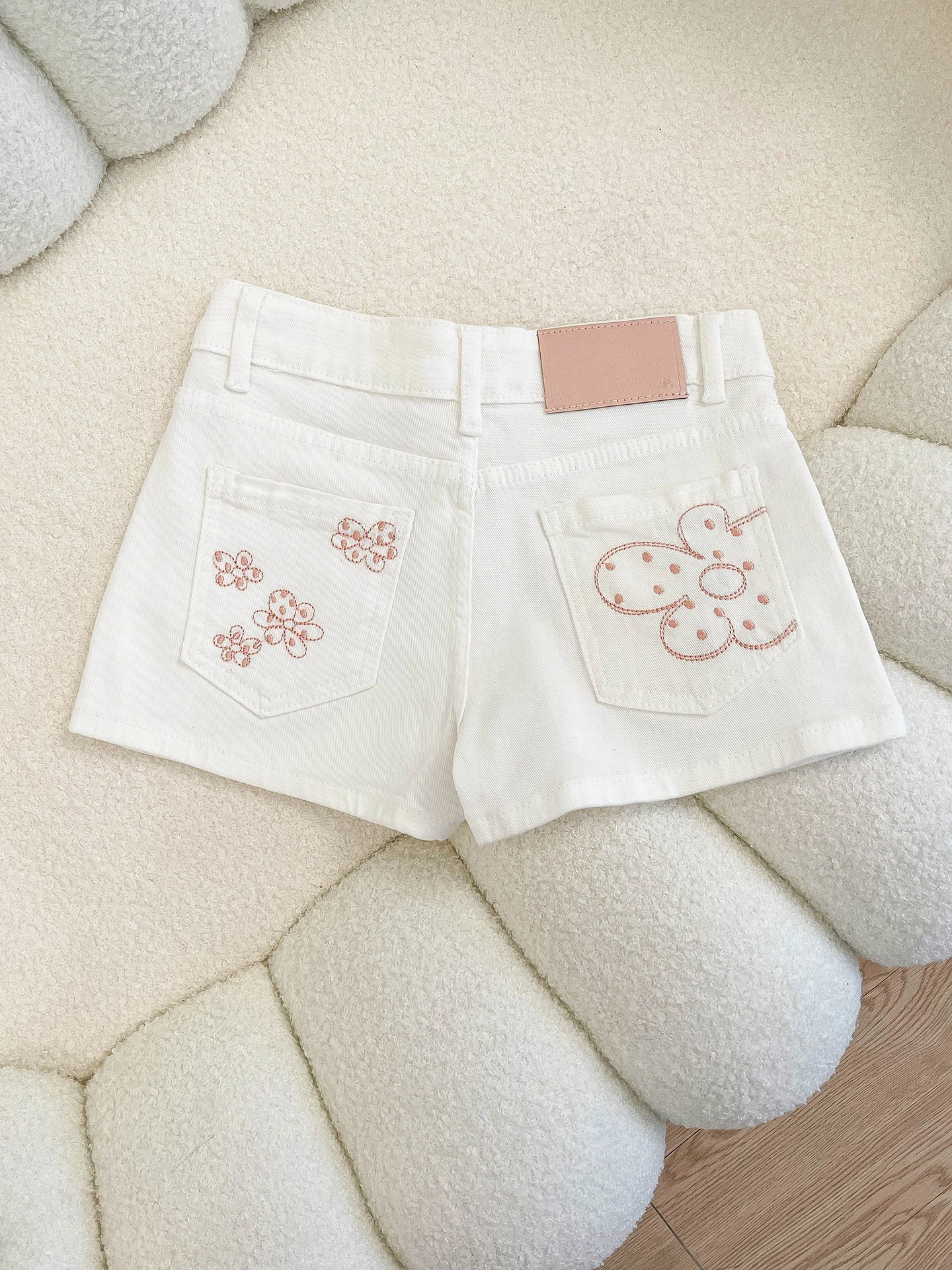 

Sexy American White Embroidery Short Jeans High Waist Straight Leg Pocket Detail Breathable Comfortable Stretchy Slimming