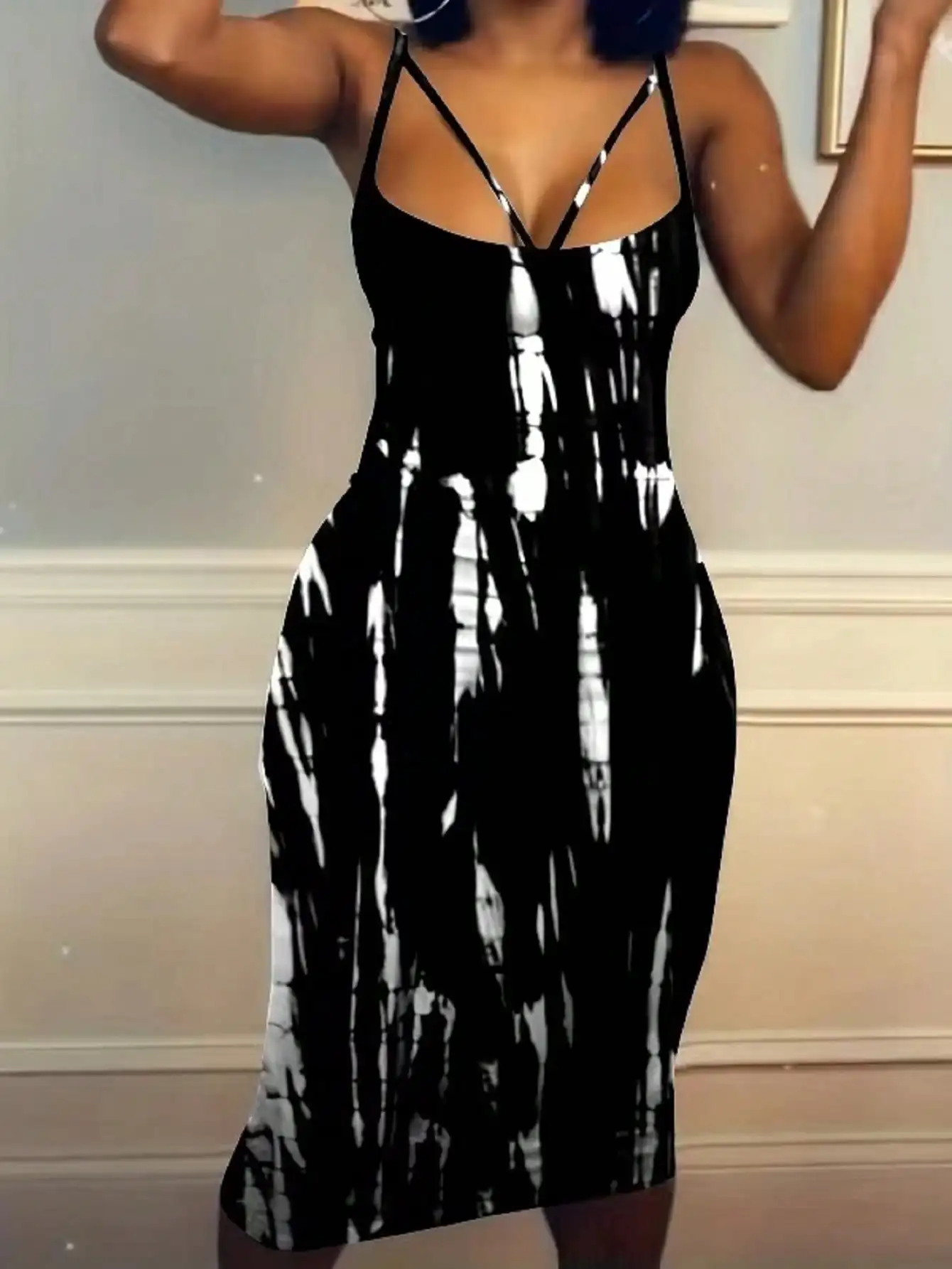 

Платье-комбинация больших размеров, черно-белое, с эффектом тай-дай, на тонких бретельках, длиной до колена, с открытой спиной, с вырезами, эластичное, трикотажное
