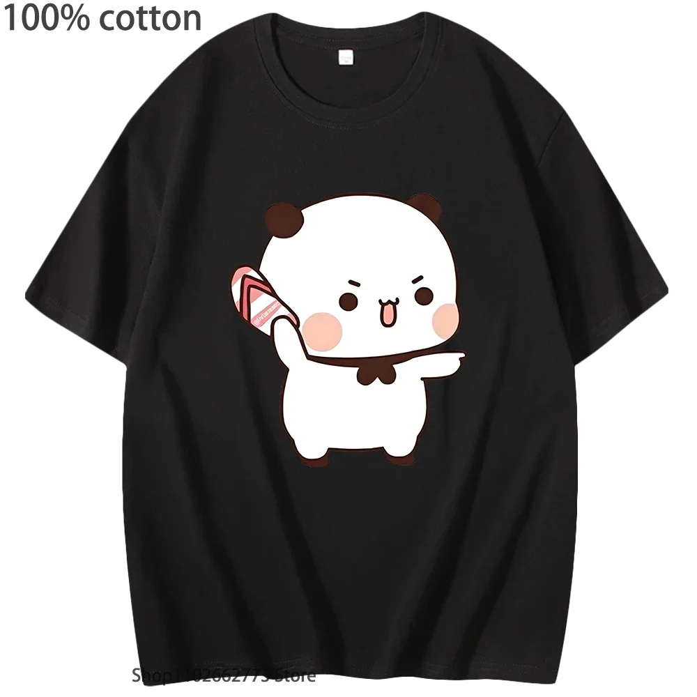 Kawaii Bubu rzucza klapkami w Dudu, bo to on drażni Bubu. Śmieszne koszulki z misiem, 100% bawełna, letnie ubrania damskie/męskie.