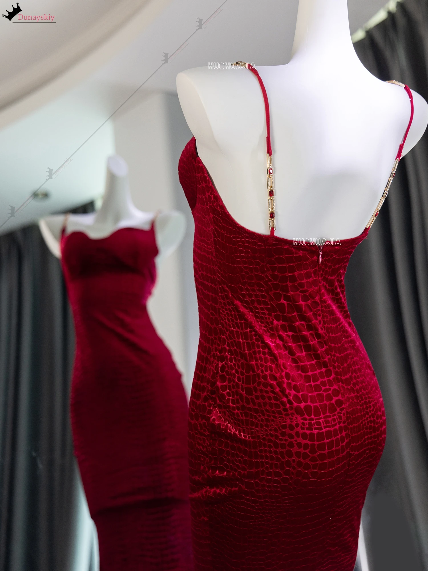 2025 فساتين عيد الميلاد تأثيري حلي خمر مثير حفلة عيد الميلاد فساتين حمراء للنساء ازياء Bodycon فستان ميدي