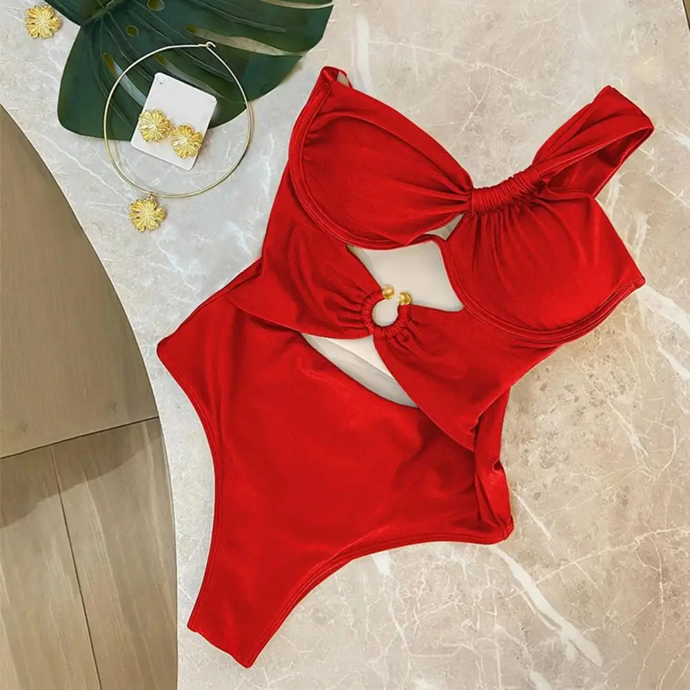 ชุดว่ายน้ําชิ้นเดียวมีสไตล์ชุดว่ายน้ํา Monokini ไหล่เดียวพร้อมหัวเข็มขัดโลหะเบาะเหล็กสนับสนุนรูปตัว S เซ็กซี่สําหรับผู้หญิง
