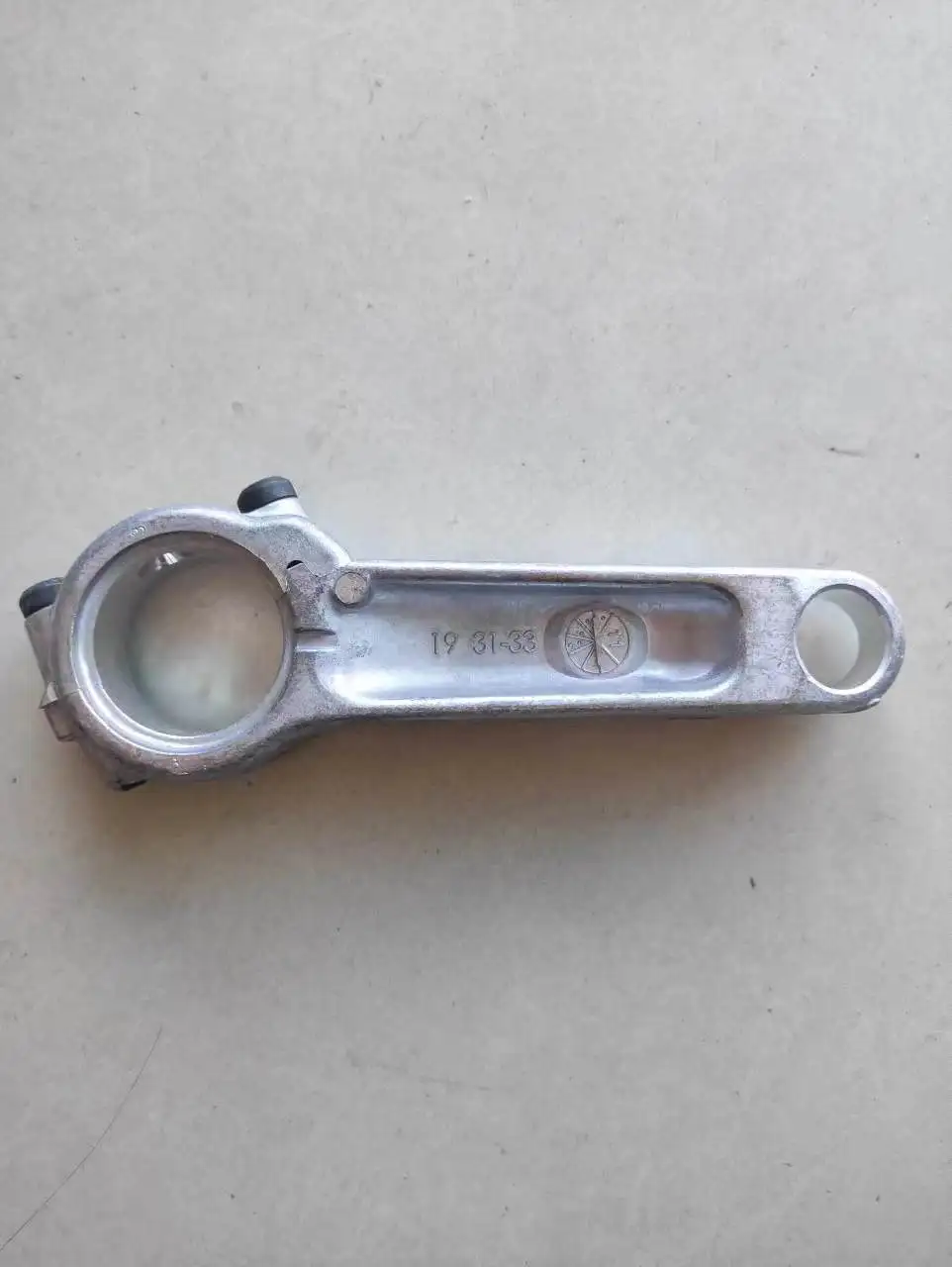 

794122 CONNECTING ROD FIT BRIGGS STRATTON ENGINE 31R977 31R807 31P707 31R577 31E677 31A707 31E577 31C777 31A507 31G707