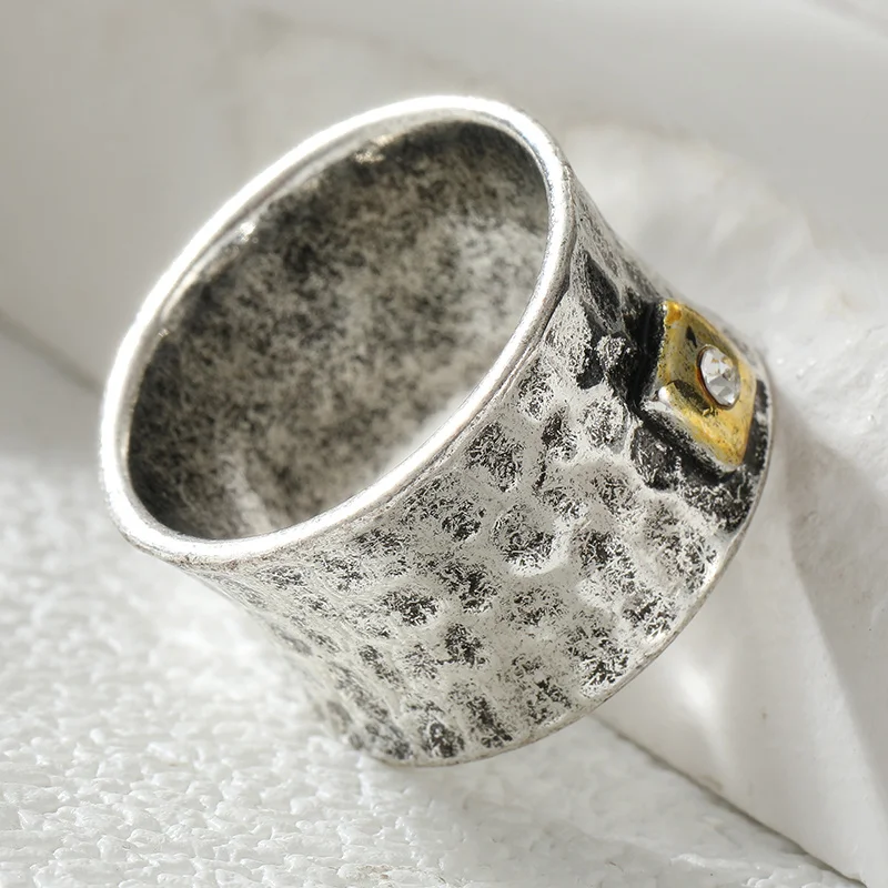 Women's Vintage Wide Face Ring Hammer Texture Two Tone Design Versatile Ring For Daily Commuting Party Vacation Jewelry