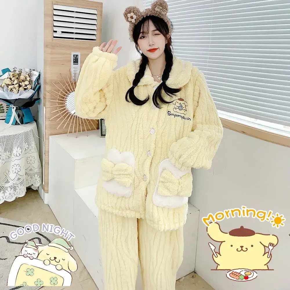 

Женский плюшевый пижамный комплект с помпонами и рисунком Sanrio, аниме Kawaii, коралловый флис, домашняя одежда, милая утепленная ночная рубашка для девочек, топы, брюки