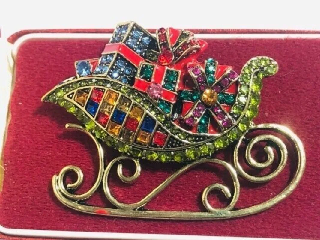 Vintage Luxury Brooch Sleigh Fine Gemstone Style Diamond Setting Collection Suitable for Party Suit Jacket Corsage Holiday Gift