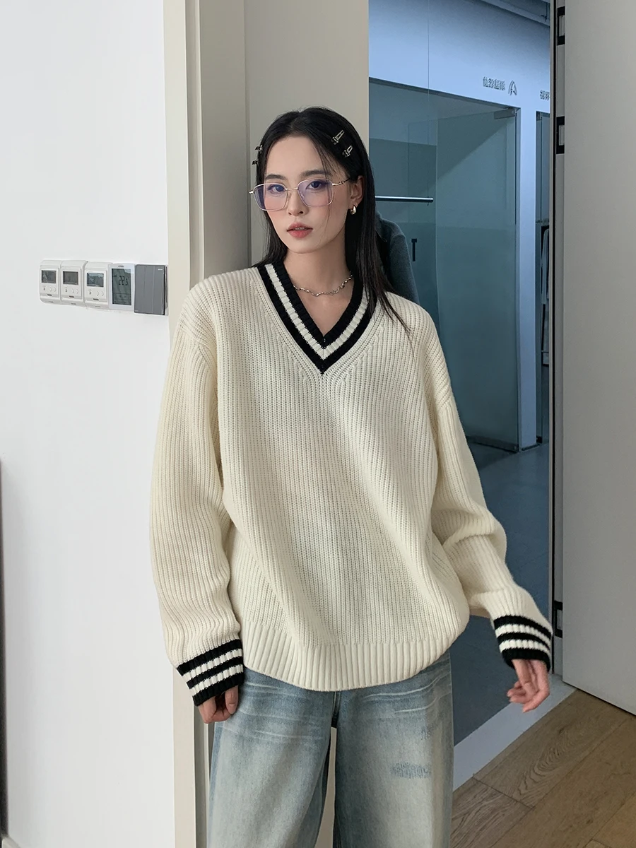 

Loose Women's V-ne Sweater Autumn Season Brownie College Sle Color Blo Sweater Comfortable Knittedwear for Ladies