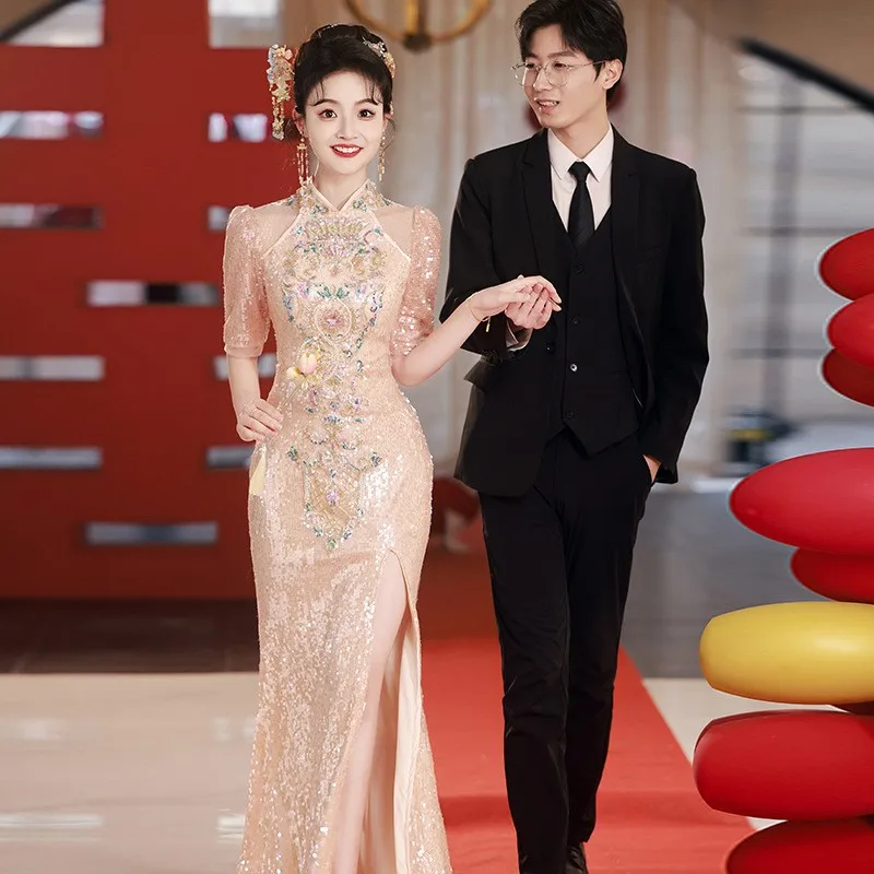 

New casual and fashionable banquet dress with a Chinese toasting style for the day