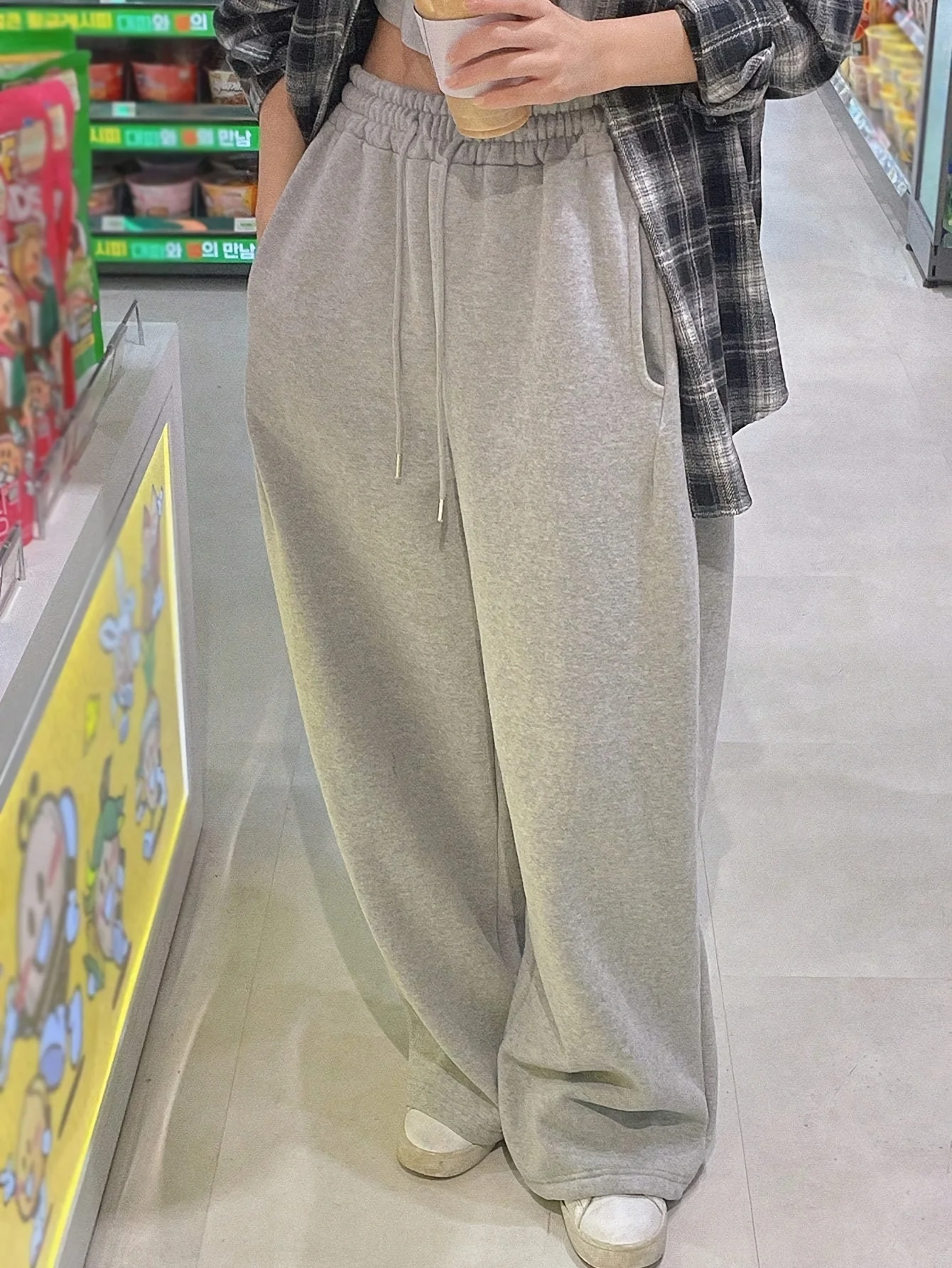 Lässige Damen-Jogginghose mit geradem Bein und Taschen, einfarbig, grau, Kordelzug an der Taille, bequem, stilvoll für Freizeitkleidung