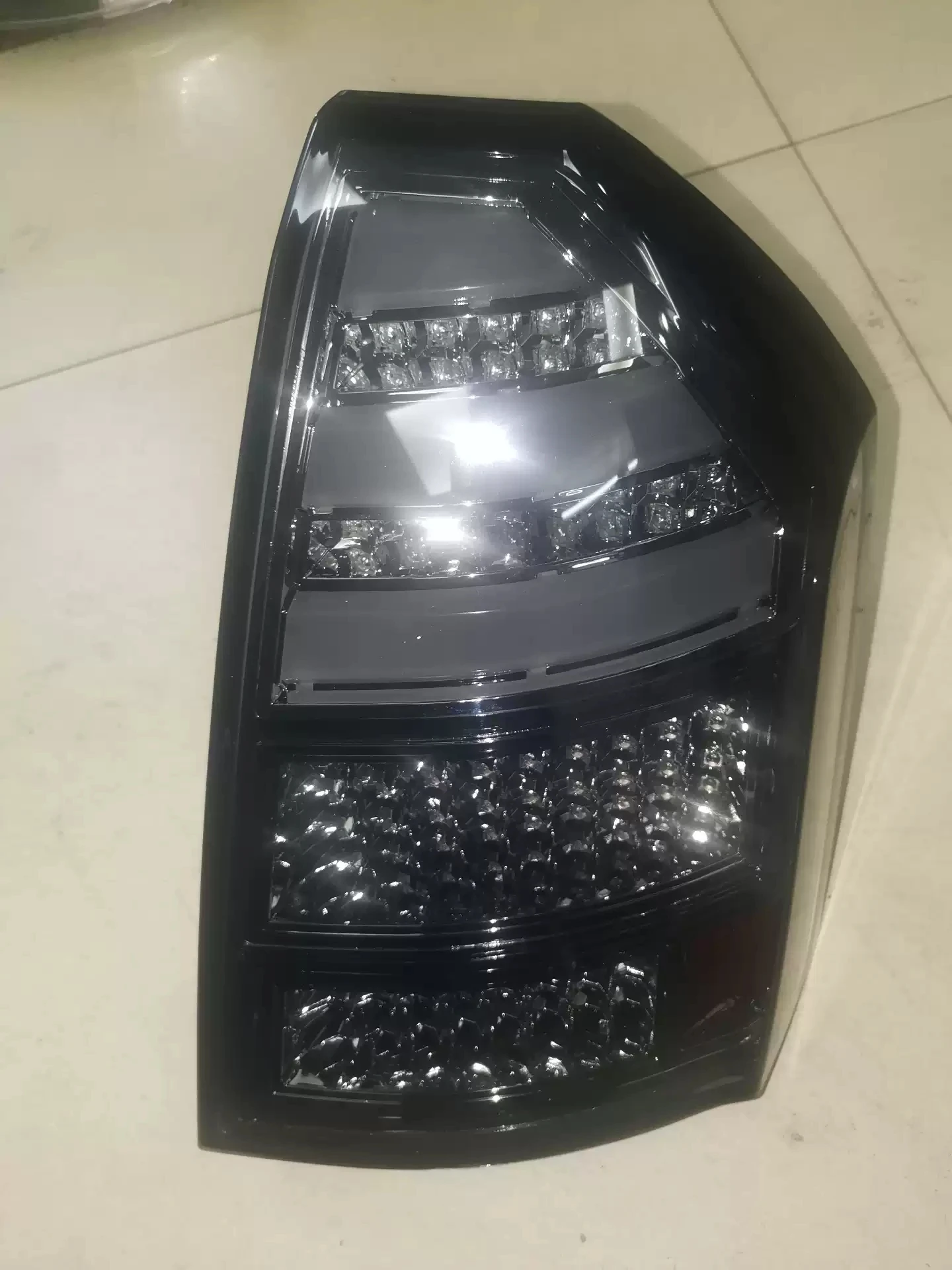 Led الذيل ضوء الجمعية ل كرايسلر 300C 2005-10 القيادة عكس مصباح الفرامل بدوره إشارة اكسسوارات السيارات