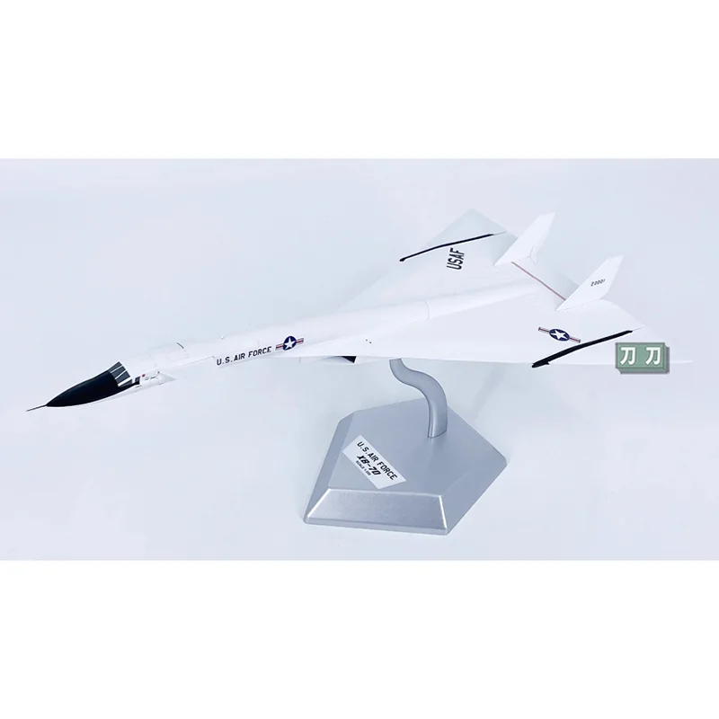 Diecast Scale 1/200 North American Aviation XB-70 Valkyrie Bomber Model Alloy Aircraft Collection Decoration Display