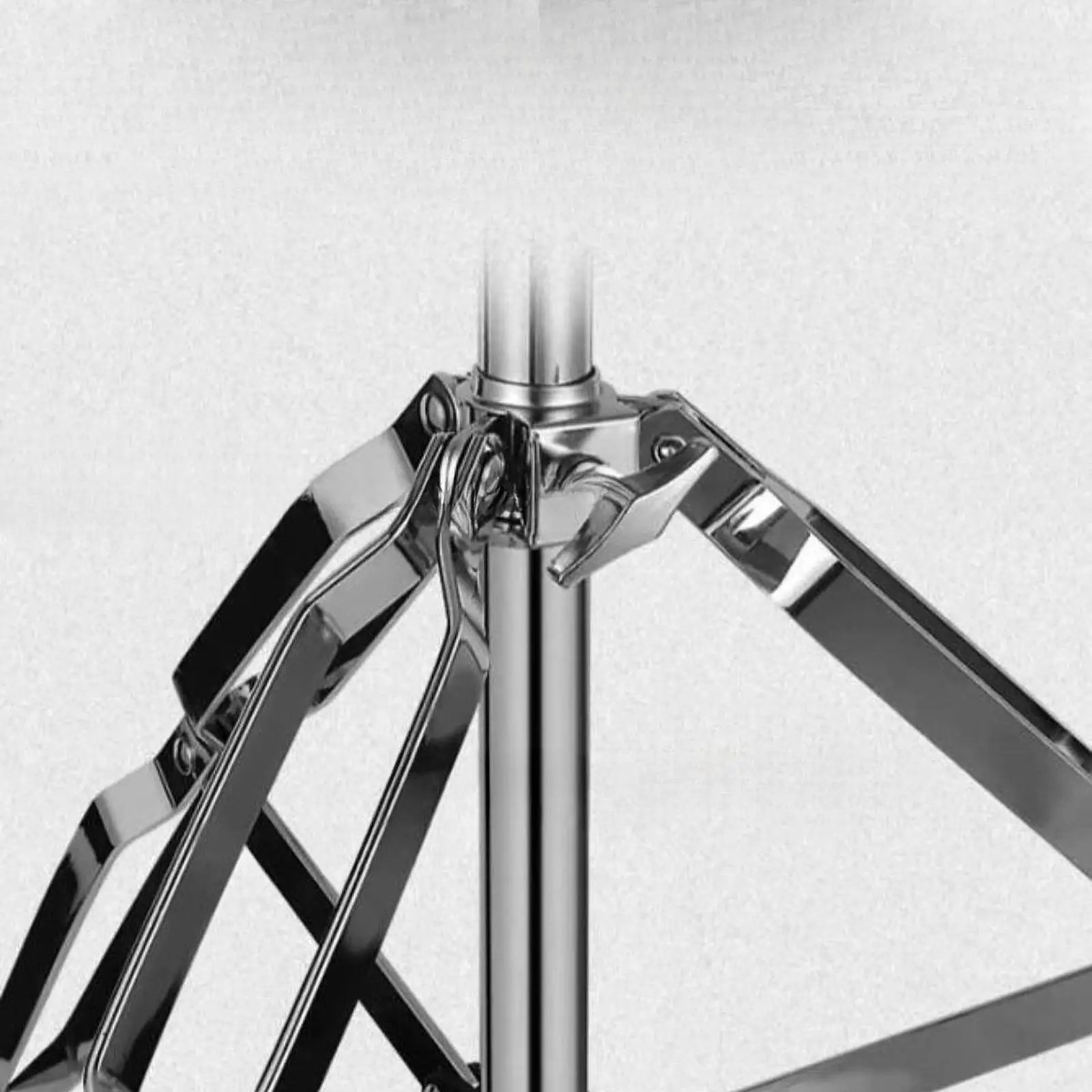 

Стойка для тарелок с противоскользящими накладками из войлока для крепления перкуссионных тарелок