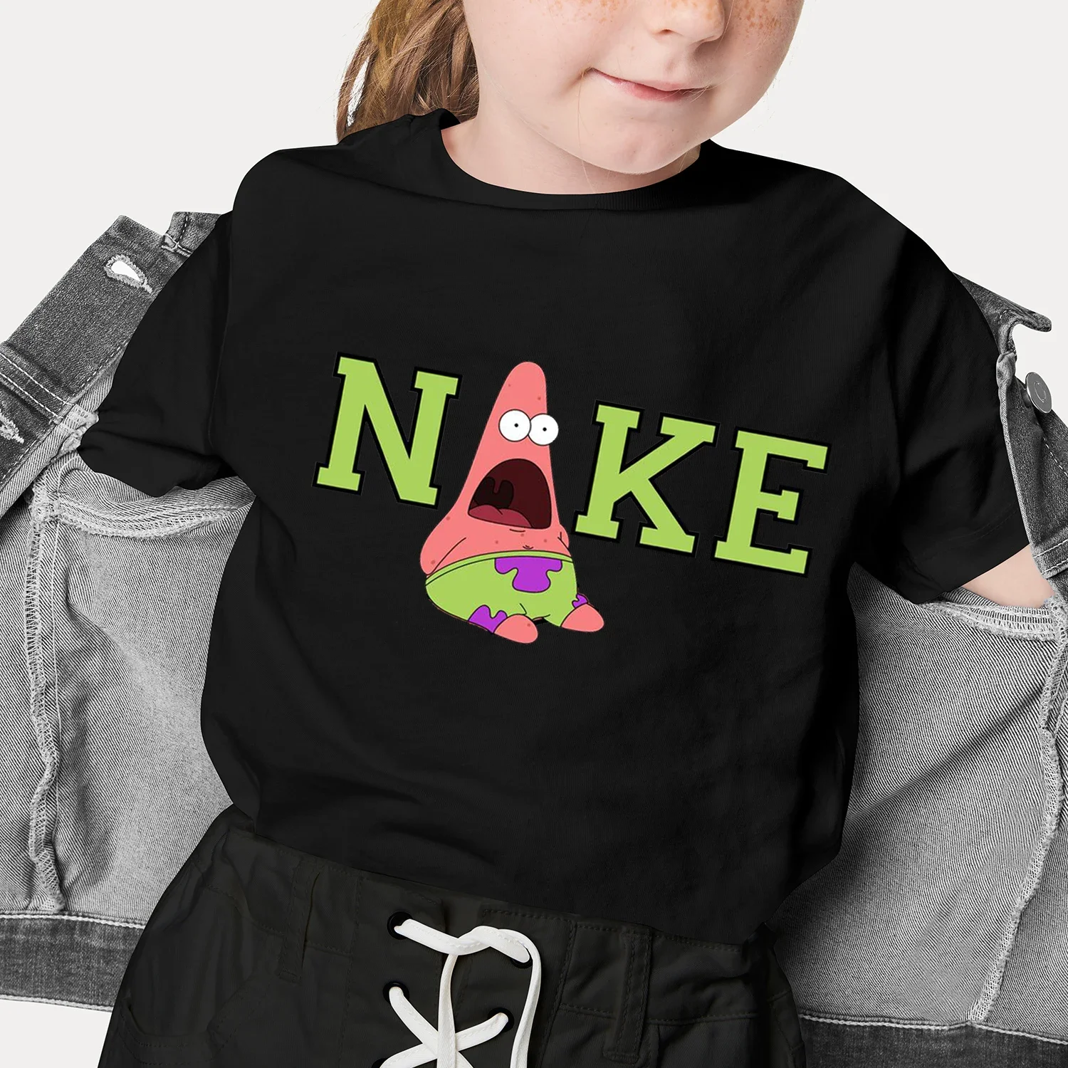 2025 مينيسو جديد 100% قطن كارتون أنيمي باتريك ستار رسالة طباعة تي شيرت موضة ملابس الشارع الشهير تي شيرت للأطفال ملابس علوية