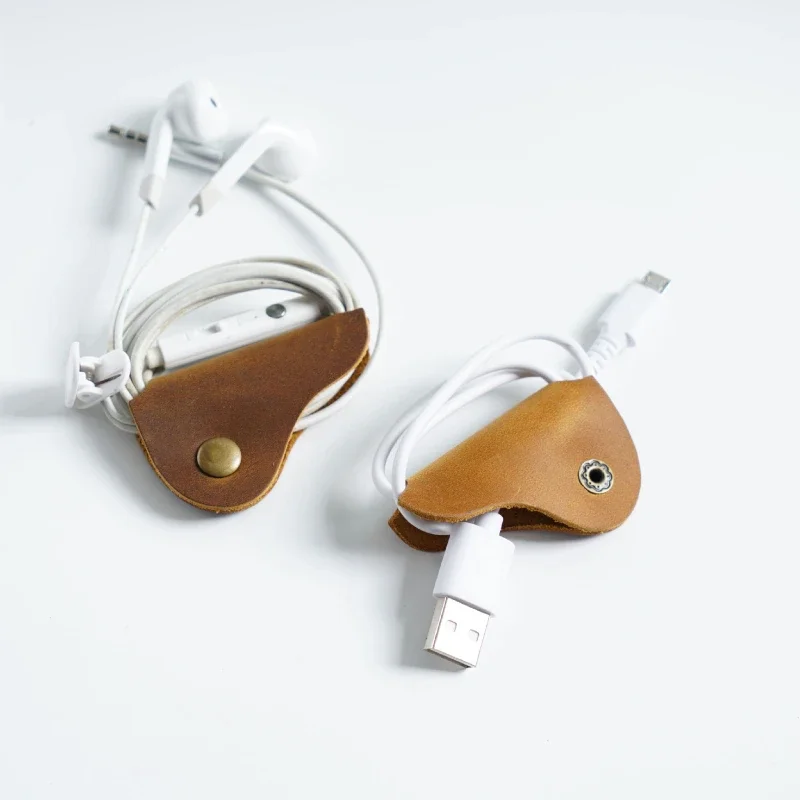 PU Leather Retro Cable Organizer, Triângulo Carregador USB, Data Line Cable Protector, Fone de ouvido Clips, Winder Desk