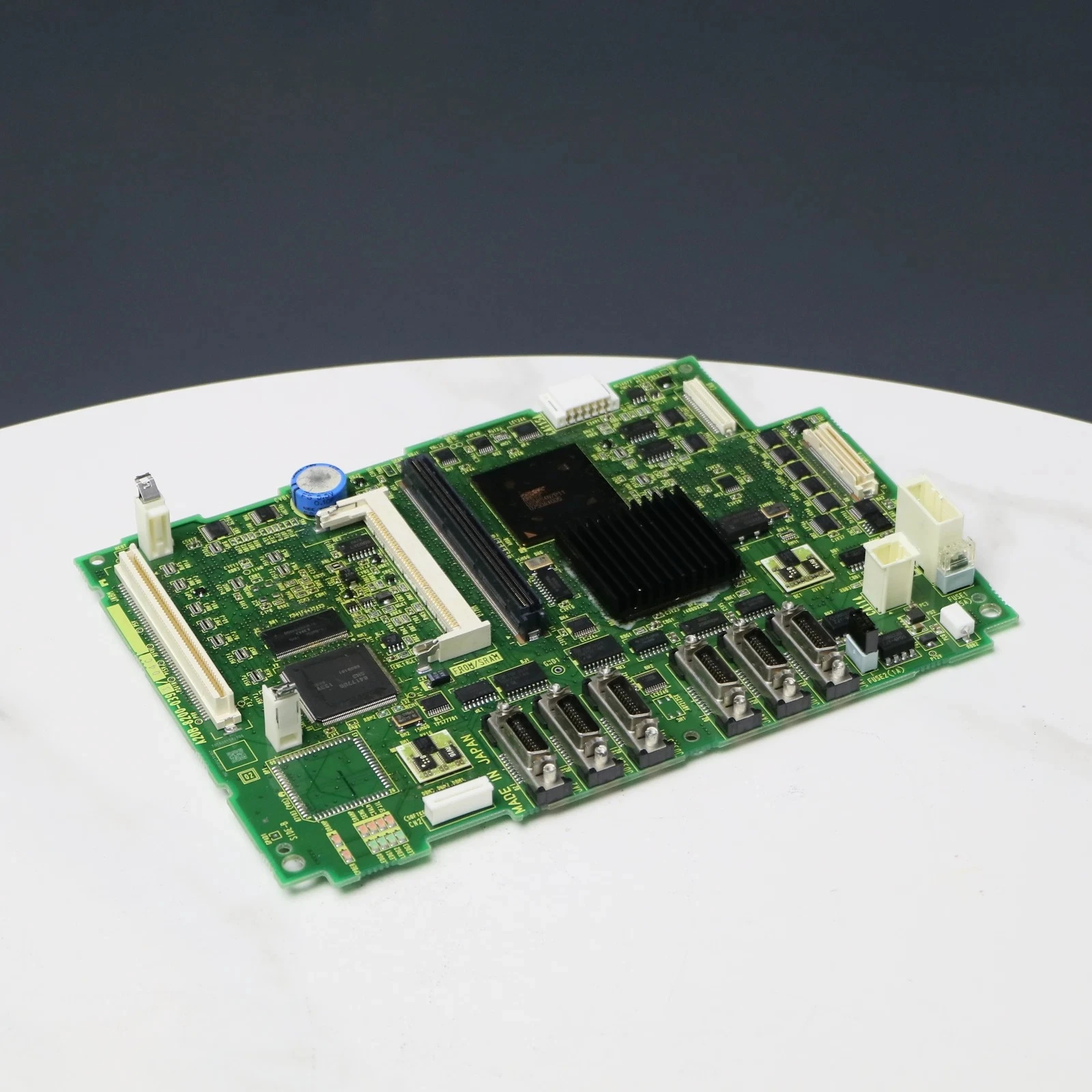 

A20B-8200-0393 Для FANUC A20B-8200-0393 Б/у печатная плата