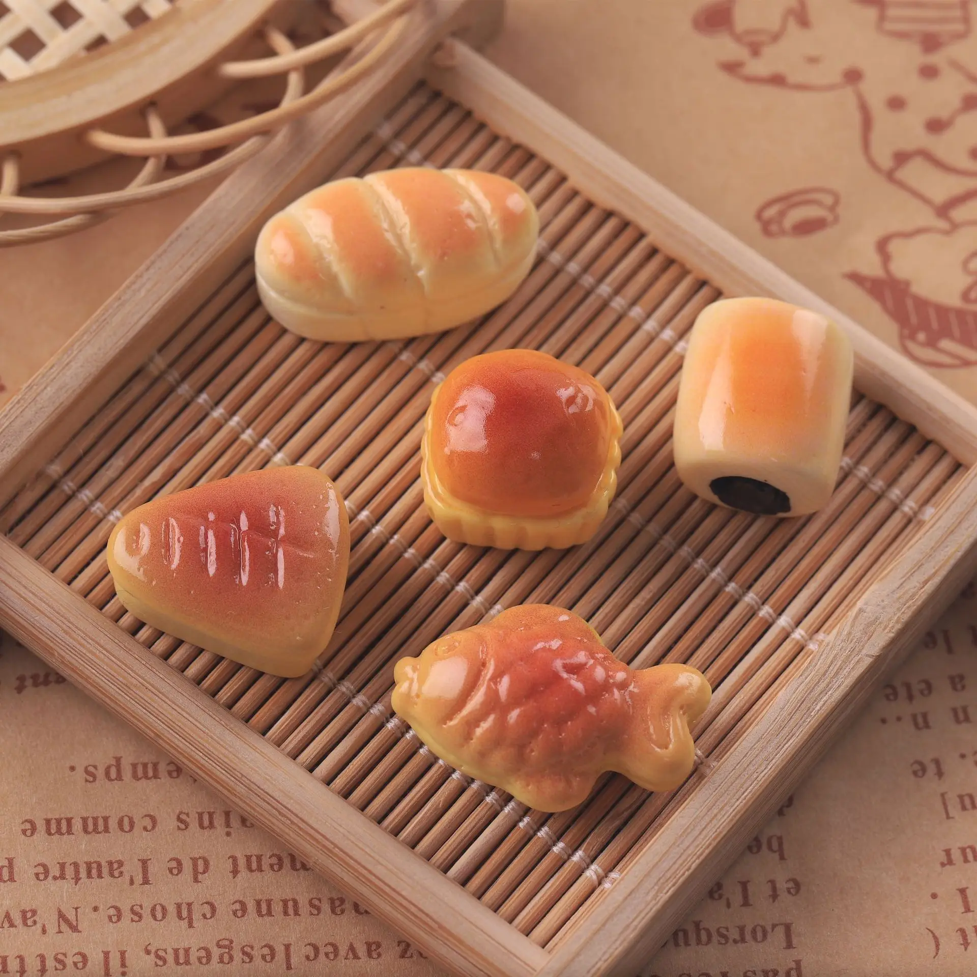 3pcs Mini Red Bean Paste Rolls Bread Fish Shaped Bread Dessert Kitchen Scene Dollhouse DIY Resin Doll Accessories Decorations