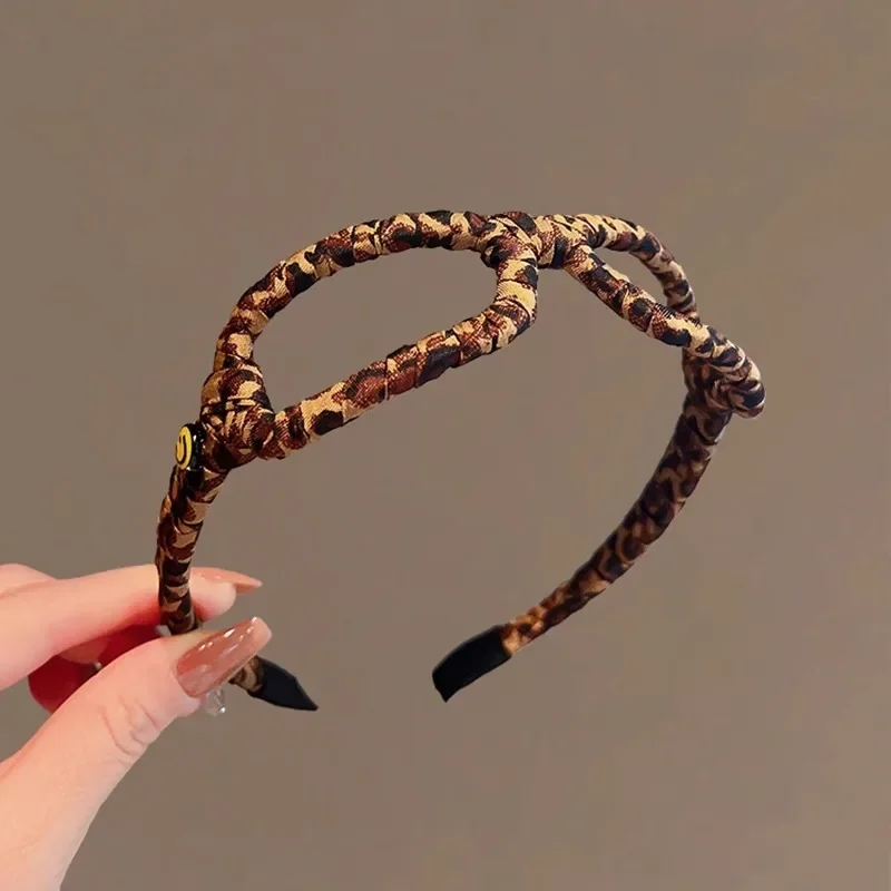 

Non-Slip Glasses Headband Leopard Print Wide-Brim Hair Hoop for Women Vintage Elegant Hair Accessories Daily Casual