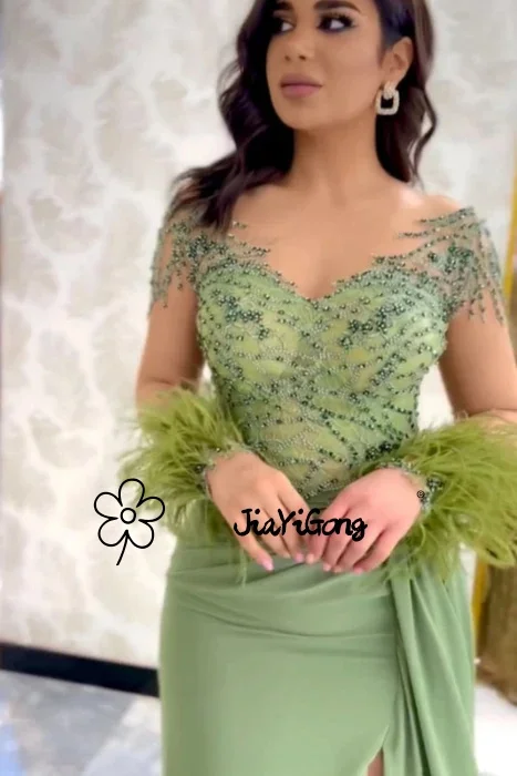 JiaYiGong 2026 رداء حفلات مثير أخضر مخصص ساحر على شكل حرف V كريستال مطرز بأكمام طويلة فتحة جانبية فستان سهرة JE12107