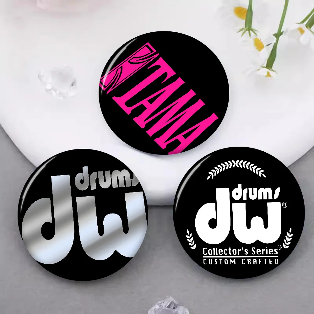 موضة T-Tama ماركة D-Drum 58 مللي متر اليدوية بروش الكرتون تأثيري شارة على ظهره مجوهرات اكسسوارات هدايا