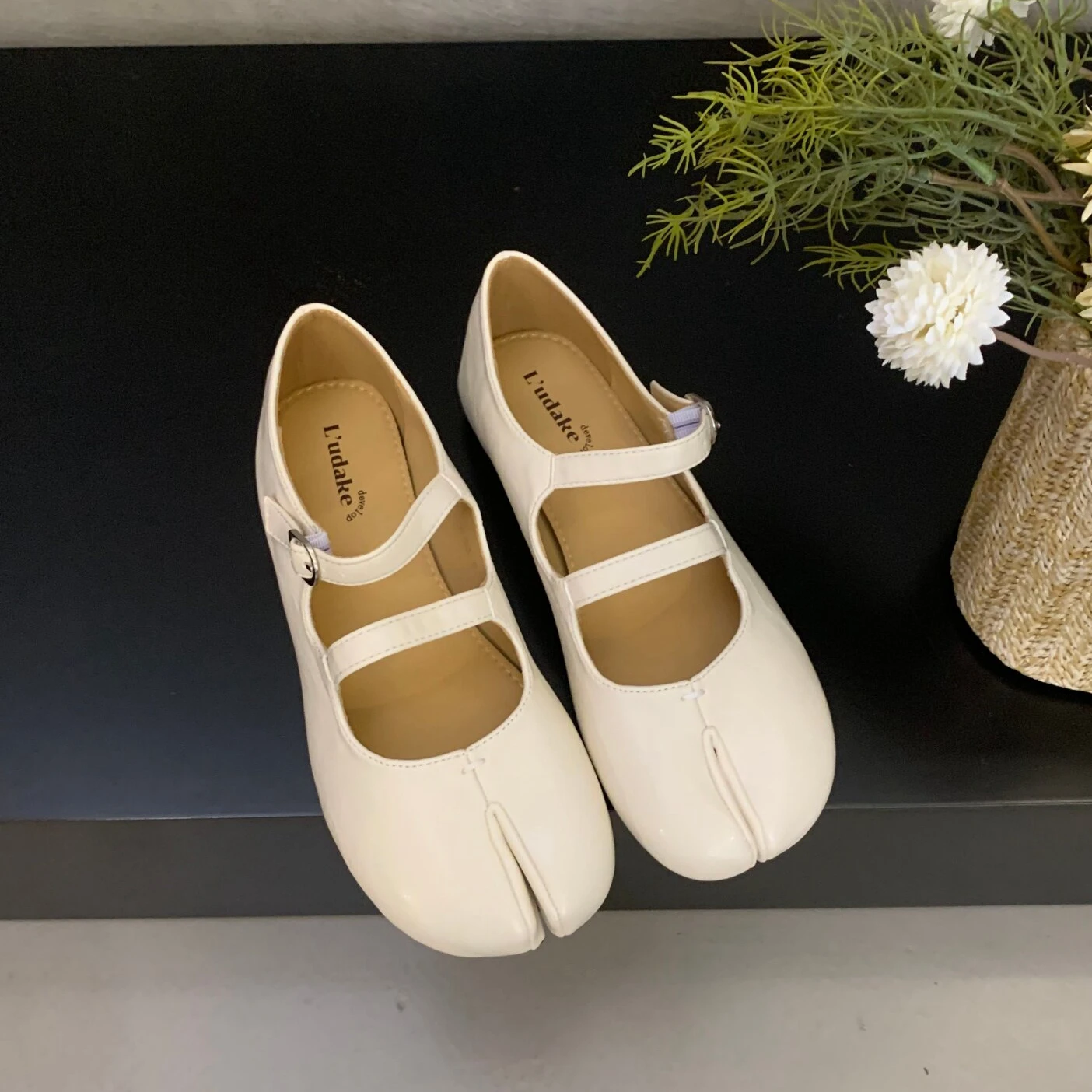 Fashion Tabi Ninja Shoes Women Flats Ballet Split Toe Ballerinas Ladies Round Heeled Loafers Tacones Female Moccasin Brand Mujer