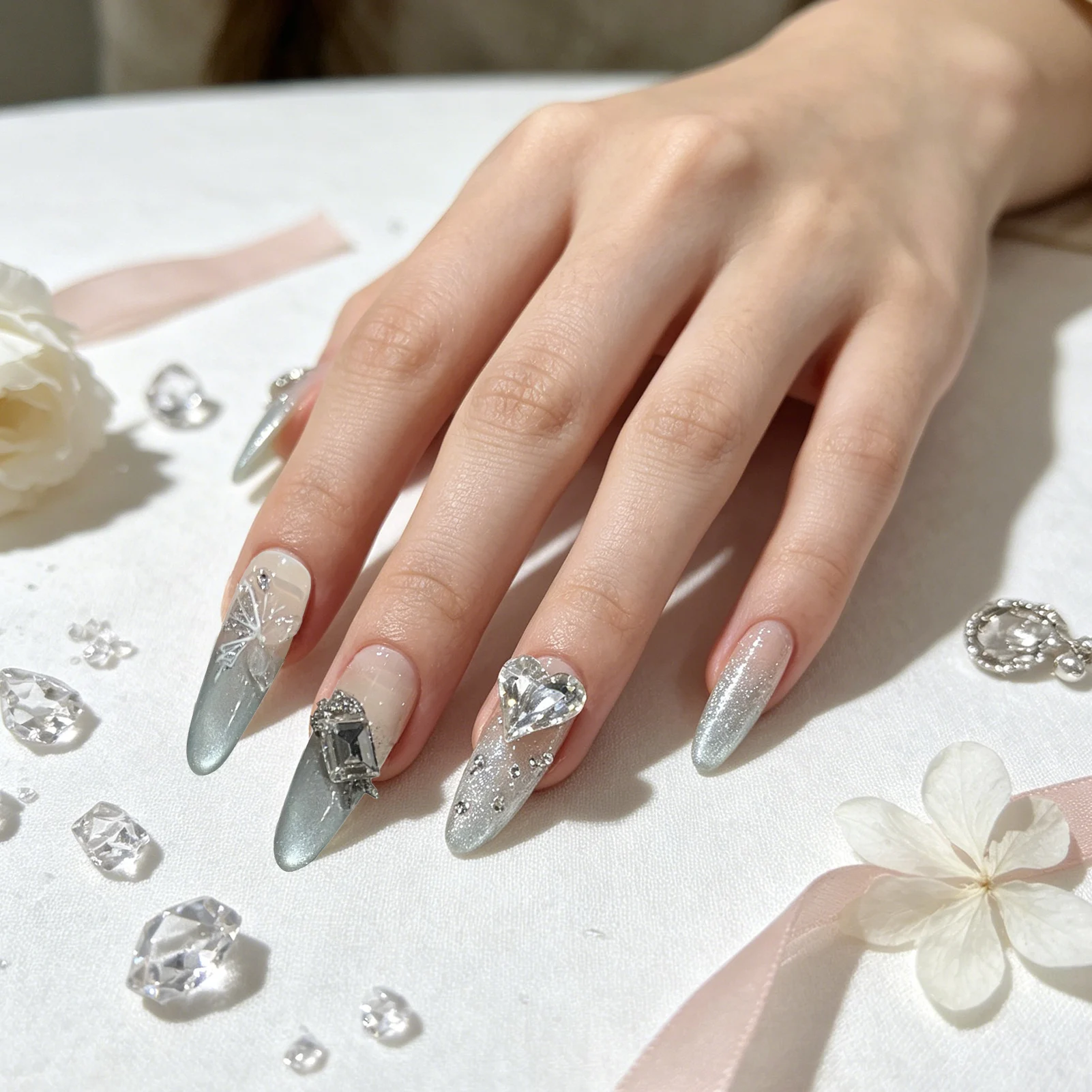 10pcs Cat-Eye False Nails Sparkling 3D Butterfly Press On Nails for Women Party Wedding Daily Wear Resin Almond Shape
