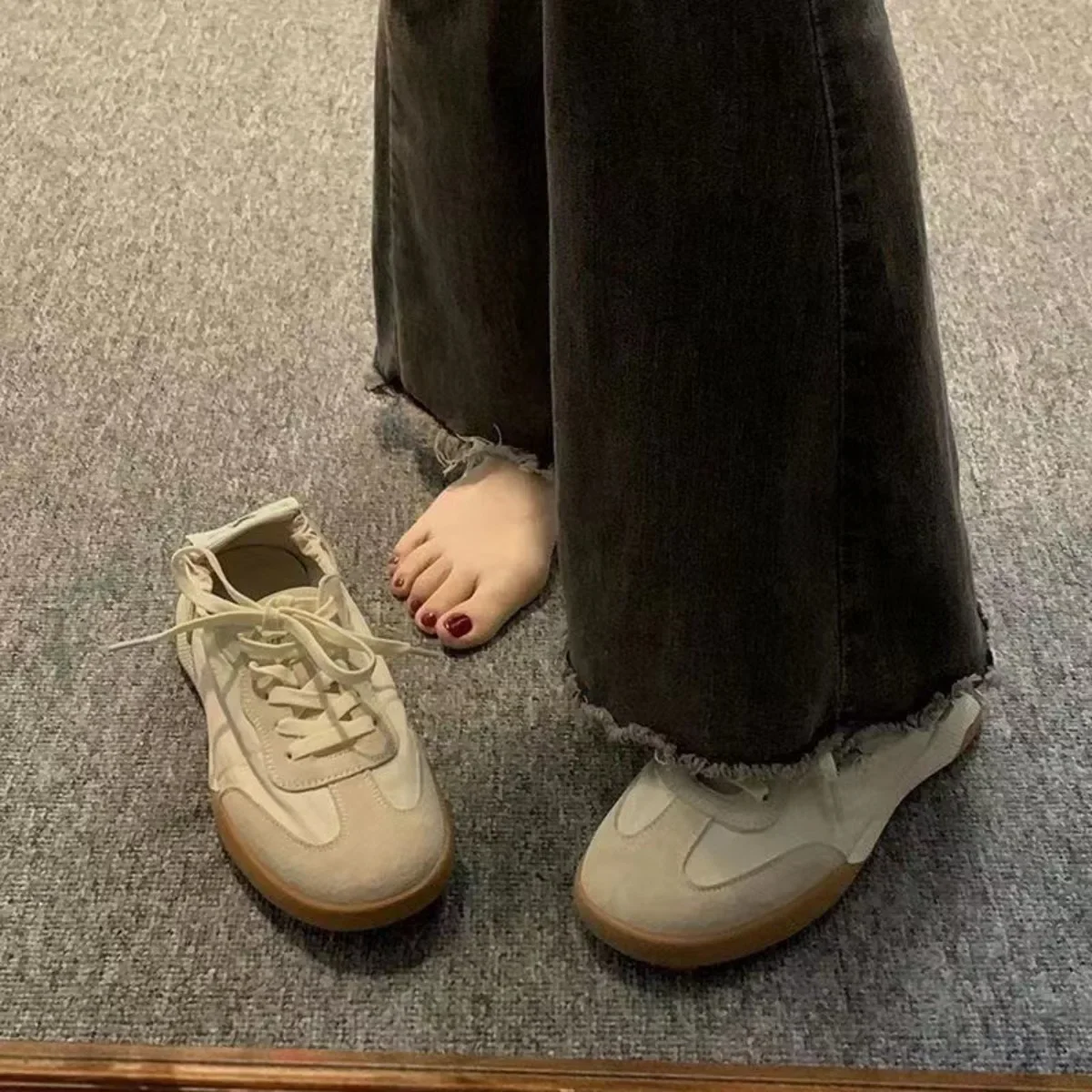 أحذية رياضية نسائية خفيفة الوزن - أحذية مريحة بدون كعب، مناسبة تمامًا للجري وغير قابلة للانزلاق والارتداء اليومي لجميع المواسم