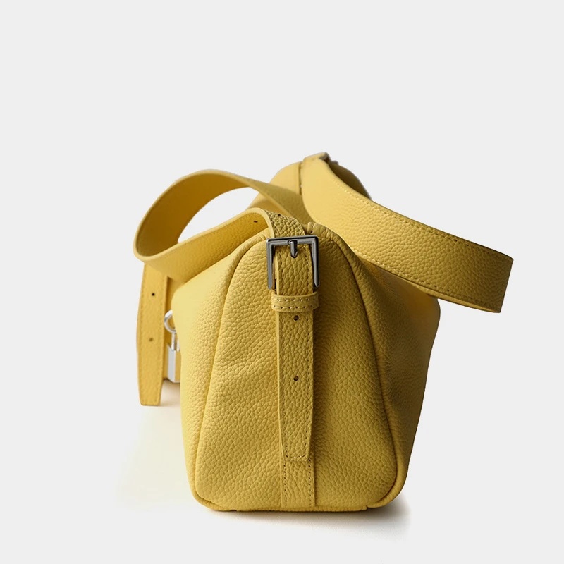 أحرف مخصصة مخصصة مجانية حقائب وسادة جلدية مخصصة للنساء حقائب مصممة مصممة ومحافظ 2025 جديدة في جلد البقر الطبيعي دخن القفل الصغير كيس الكتف الإبط الصغير جودة عالية ًالشحن مجانا وصول الشحن السريع #5