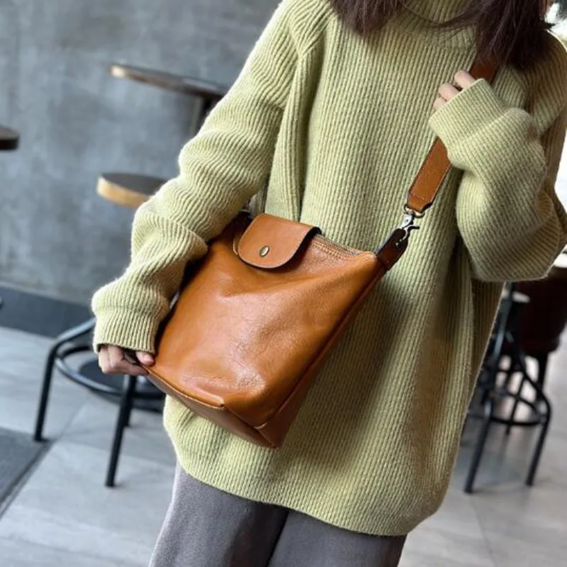 2024 Vintage vegetable tanned cowhide women\'s bag Leather single shoulder crossbody casual large capacity holiday bag