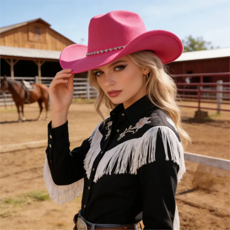 Heart-shaped hat with a sweet and cool atmosphere top for date