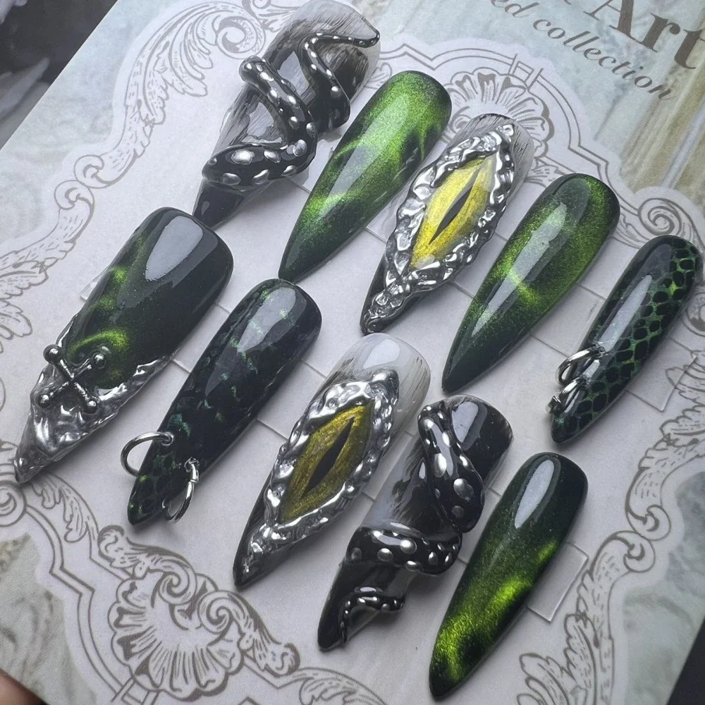عالية الجودة القوطية الظلام الشرير نمط اليدوية الأظافر وهمية Y2K عيون سلسلة معدنية فراشة الزهور طويلة خنجر التابوت أظافر صناعية