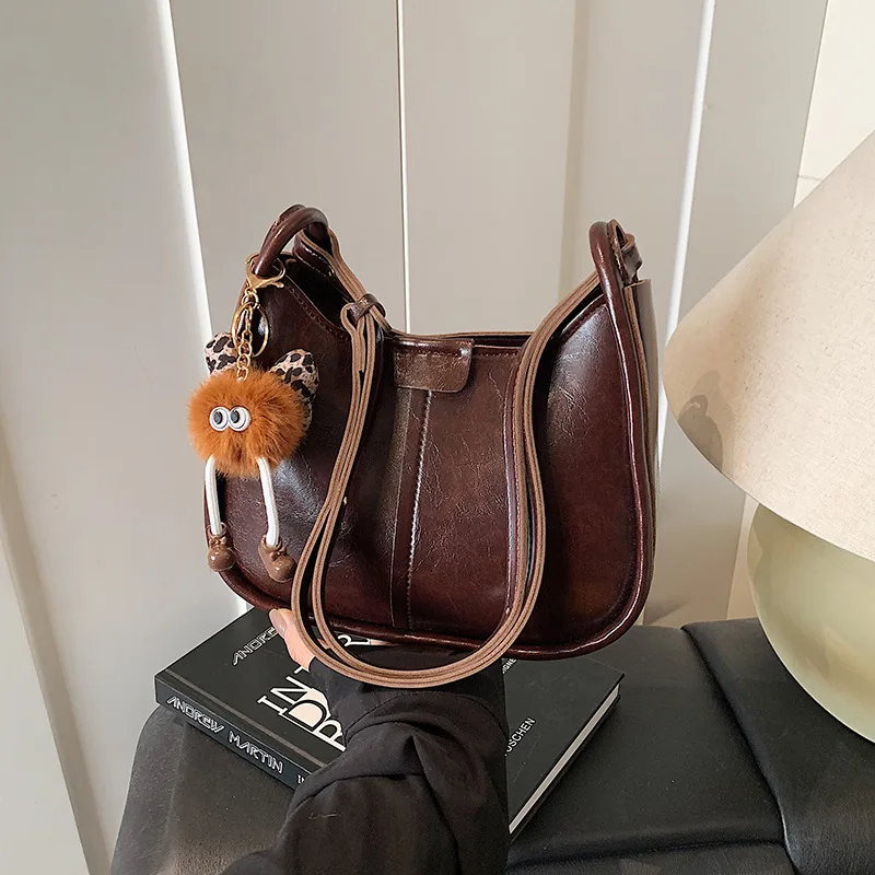 Autumn and winter retro simple texture messenger bag women's niche texture single shoulder saddle single shoulder messenger bag