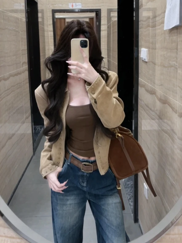 アメリカンレトロスエードジャケットまたはアウターウェアファッショナブルな冬用トップス女性用プレミアム感のあるリベットディテールジッパー開閉式帽子なし