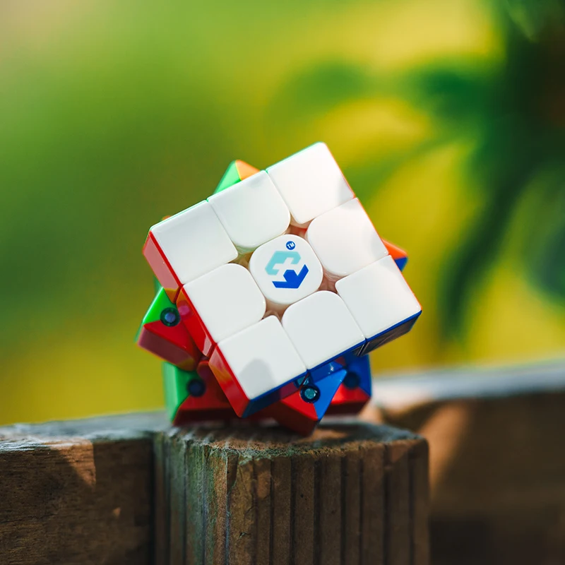 M​atte Finish Professional Magnetic Speed Cube 3x3 Pyraminx Speed-Cubing Scratch-Resistant Fidget Puzzle Brain-Teaser Kid's Toy