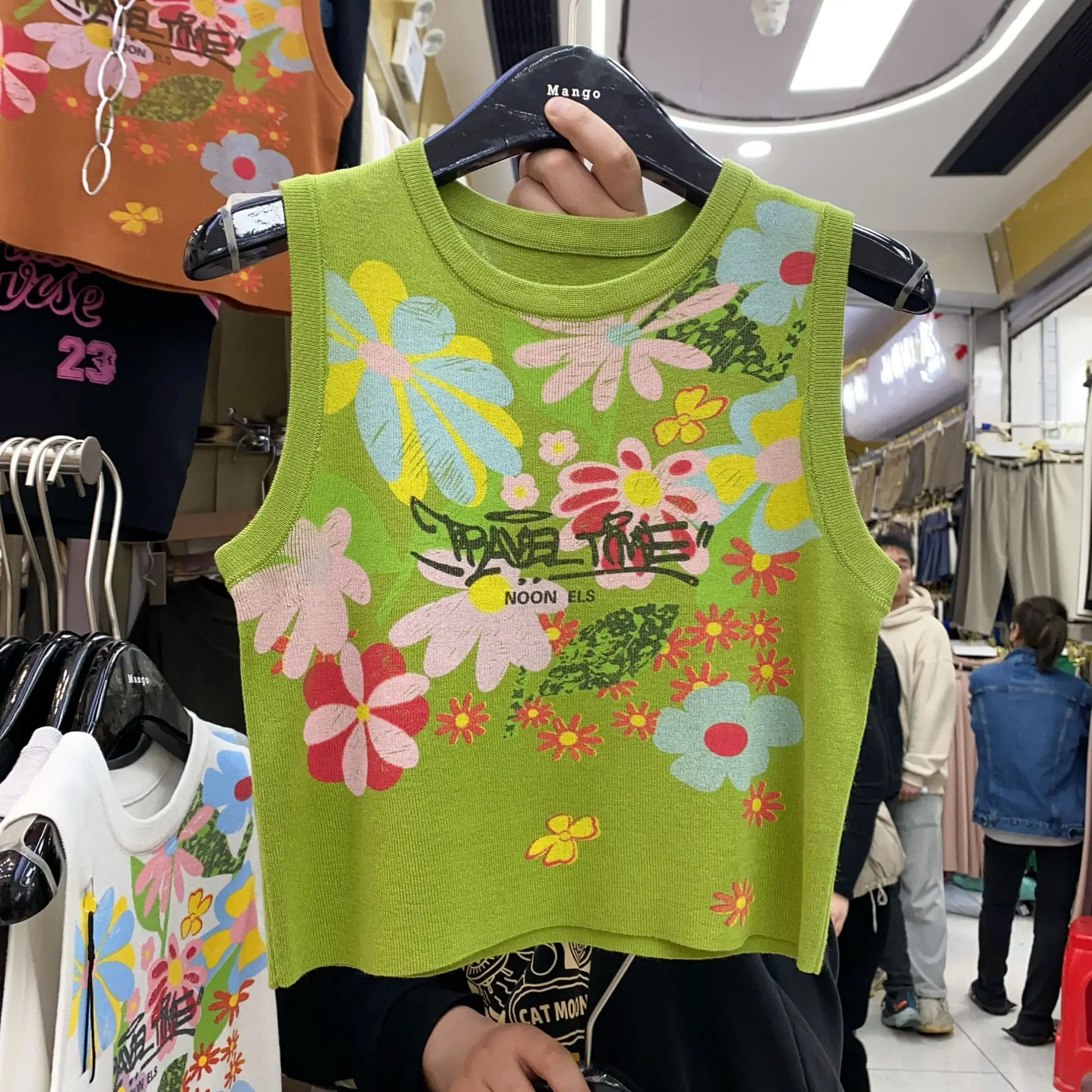 Damska koszulka bez rękawów z okrągłym dekoltem, z nadrukiem graffiti i kwiatów, nowy wzór na lato 2024, unikalny i uniwersalny top.