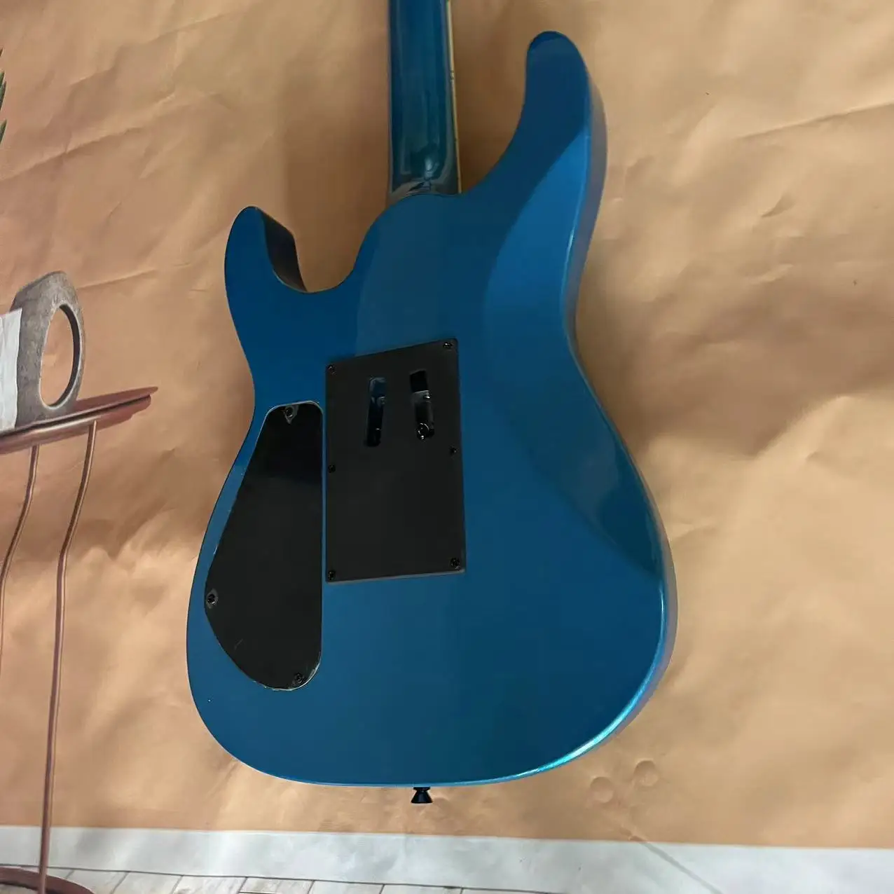 6 string electric guitar in stock, metal blue body, black accessories, factory real pictures, can be shipped upon order, free ho