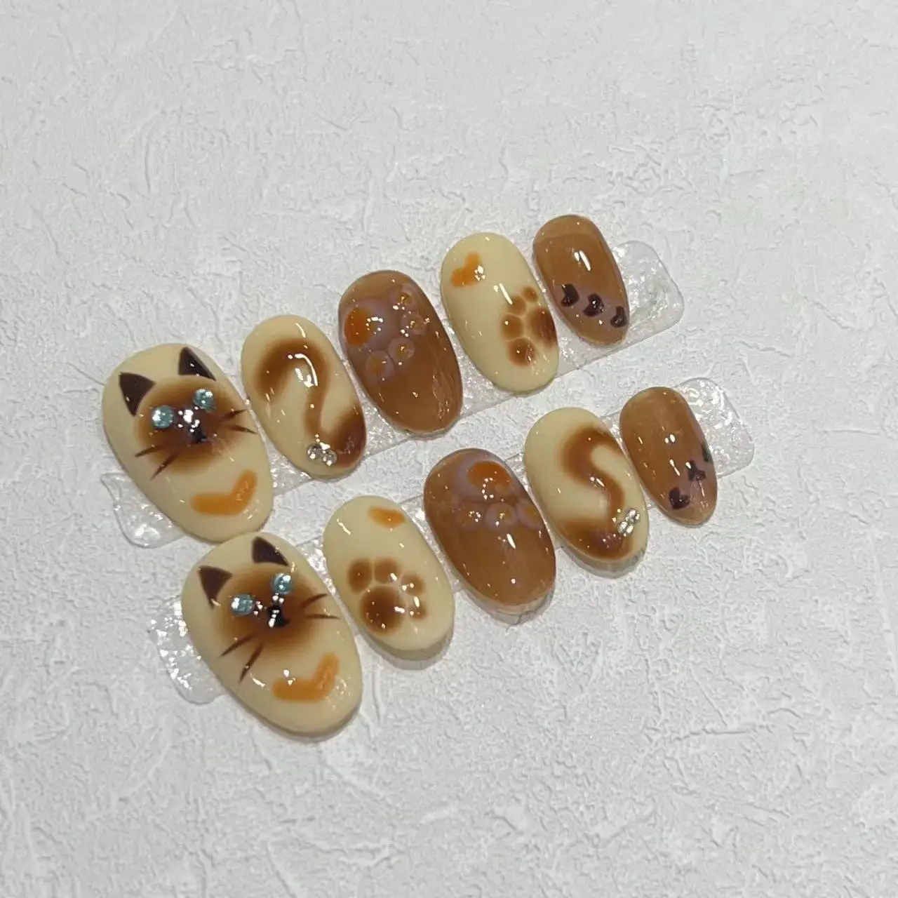 10pcs Handmade False Nails Brown Cat Pattern Fake Nail Tips for Girls Wearable Detachable Sweet Cute Short Almond Press on Nails