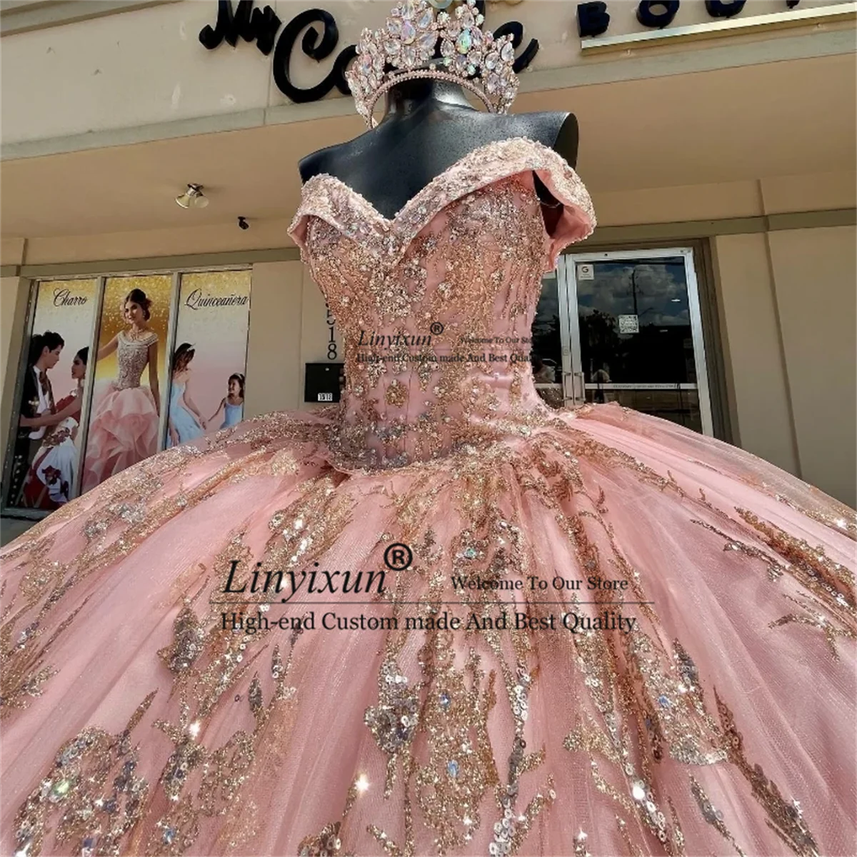 Luxury Pink Princess Quinceanera Dresses Off the Shoulder Ball Gown 2024 Sweet 16 Dress Beads Gold Appliques Lace 15 Party Gowm