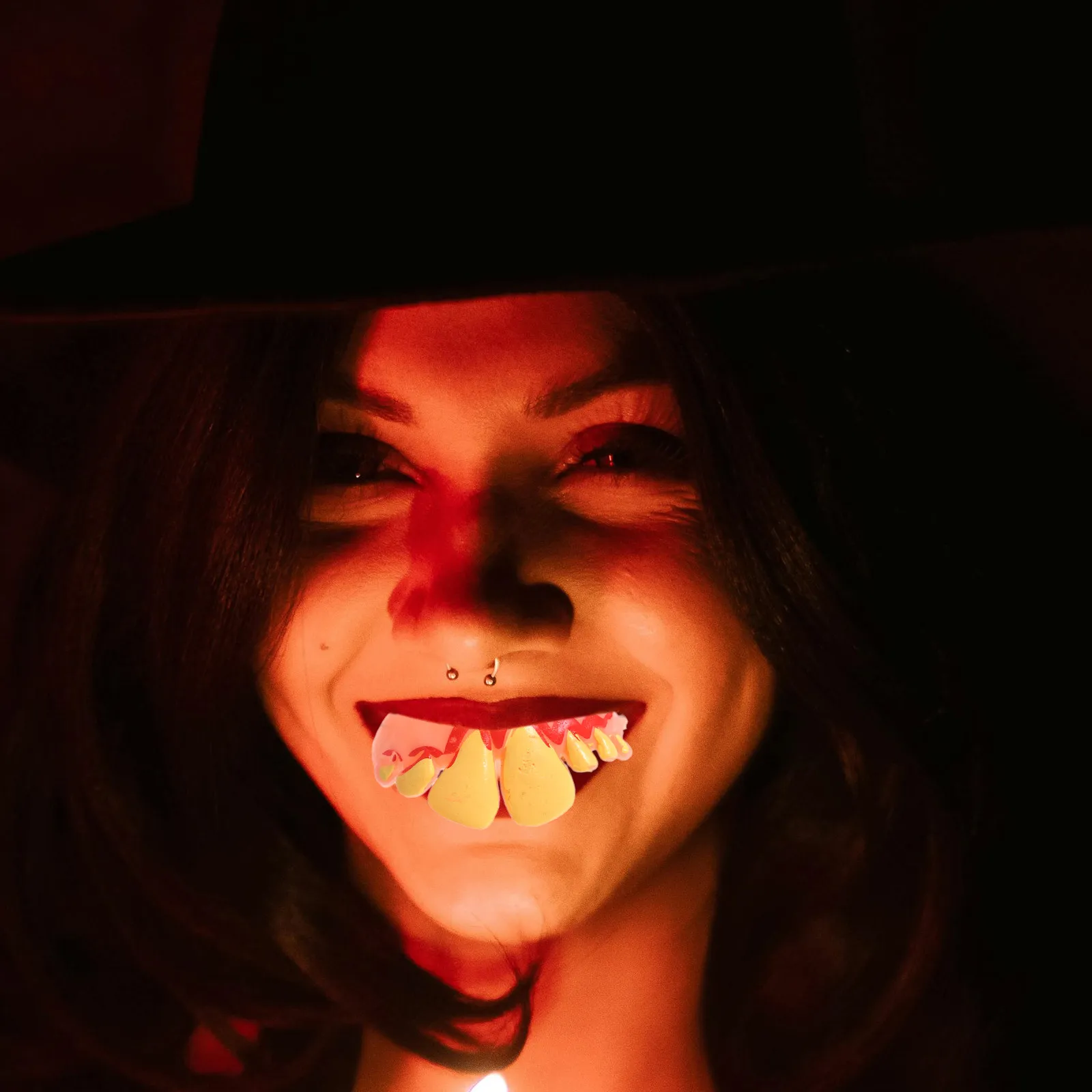 

Накладные зубы для Хэллоуина, пластиковые протезы, страшный костюмный декор, аксессуары для вечеринок и косплея, искусственные зубы, накладные протезы