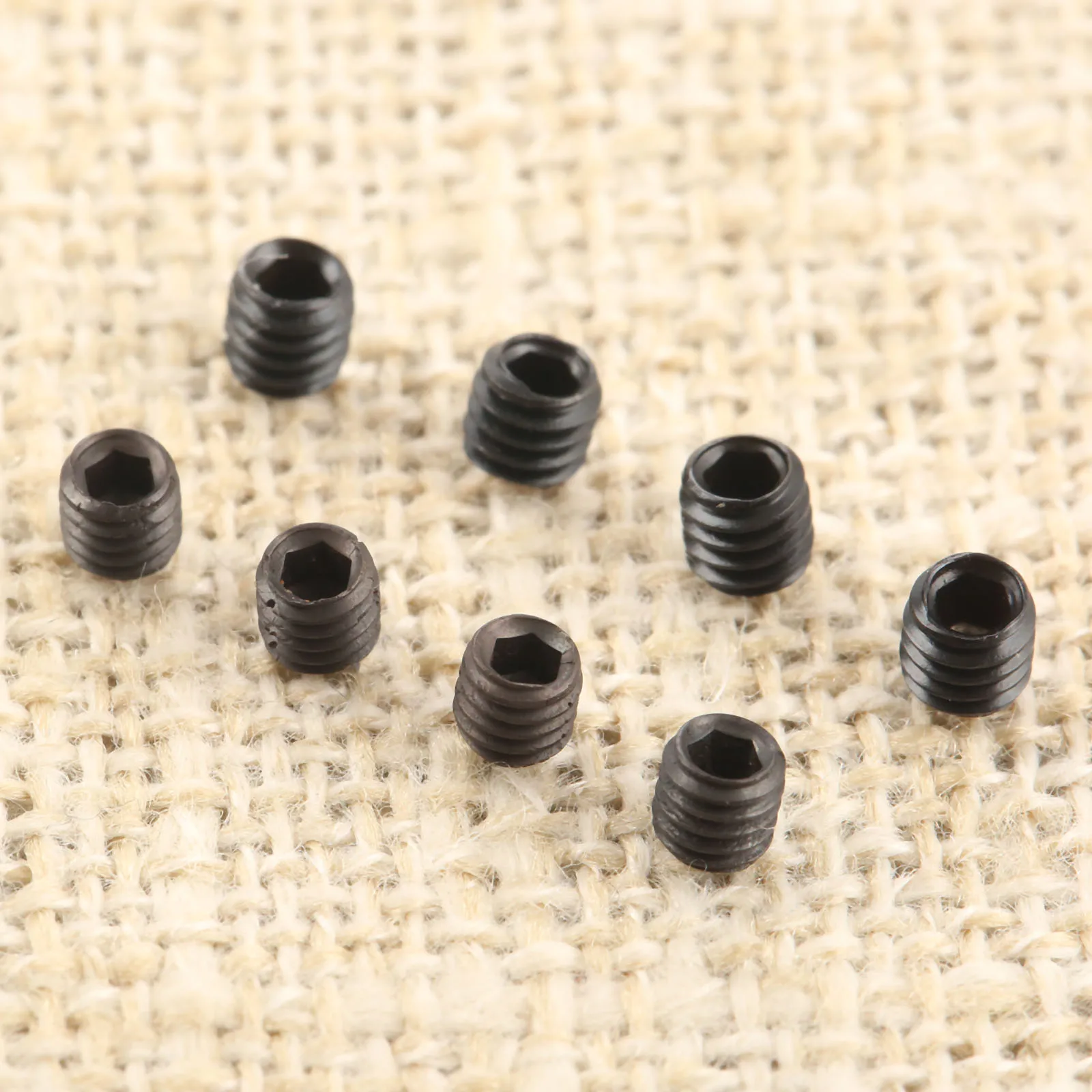 100pcs 1.5mm/1.6mm Industrial Sewing Machine Six Angle Pin Screws Metal Needle Support Screws for Flat Seaming Machines