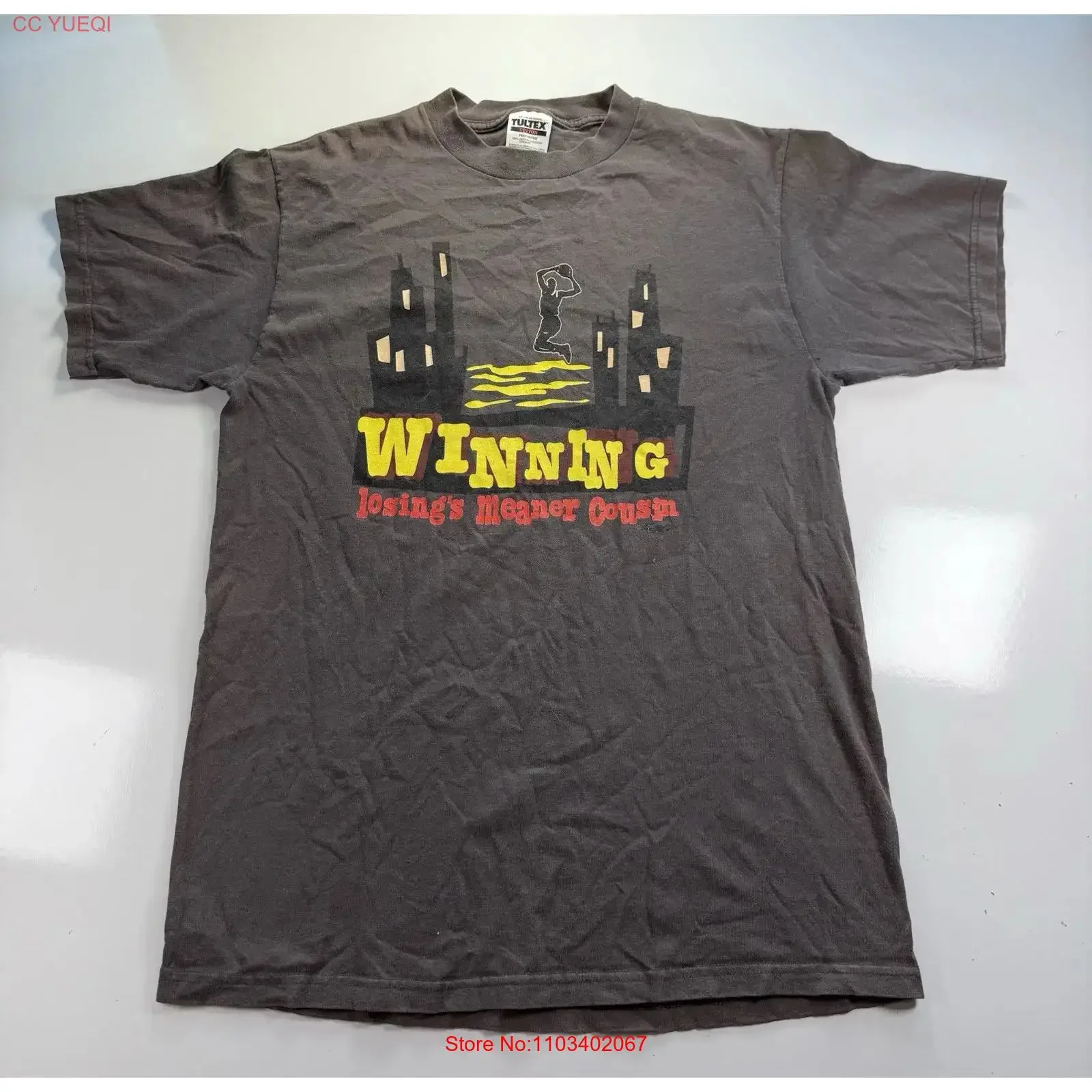 Camiseta Vintage de los 90s con la frase 'Winning Losing Meaner Cousin', Talla Grande, Color Marrón, Tultex USA, Lavada, Transpirable, Versátil, Suave, Ligeramente
