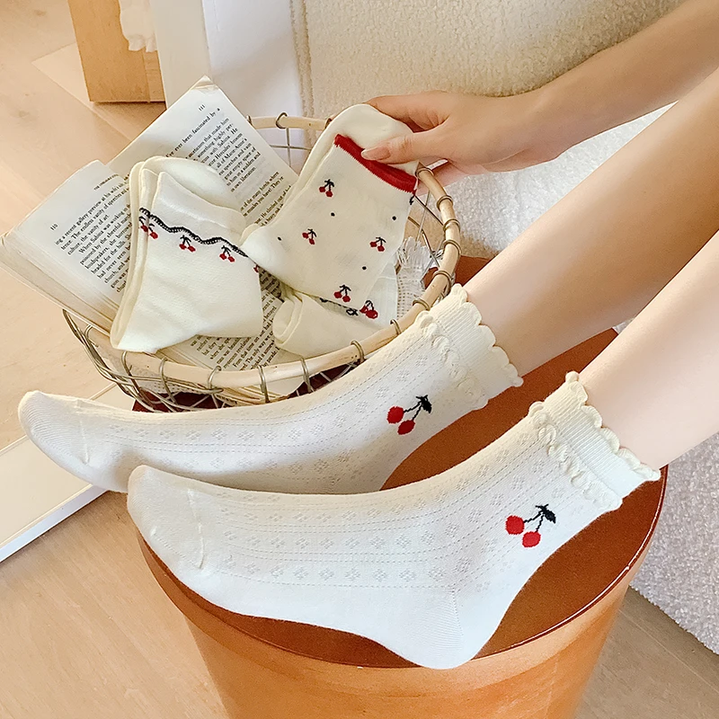 여성용 귀여운 양말 새로운 참신 카와이 여성용 흰색 얇은 메쉬 양말 패션 통기성 속이 빈 카와이 크루 양말 여성