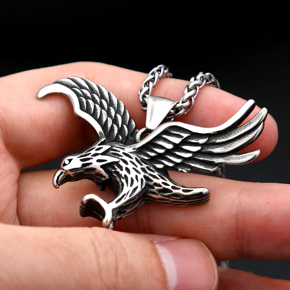 Retro Spread Wings Eagle Pendant Necklace Stainless Steel Unisex Bird Totem Pendant Jewelry Animal Lovers Jewelry Gift