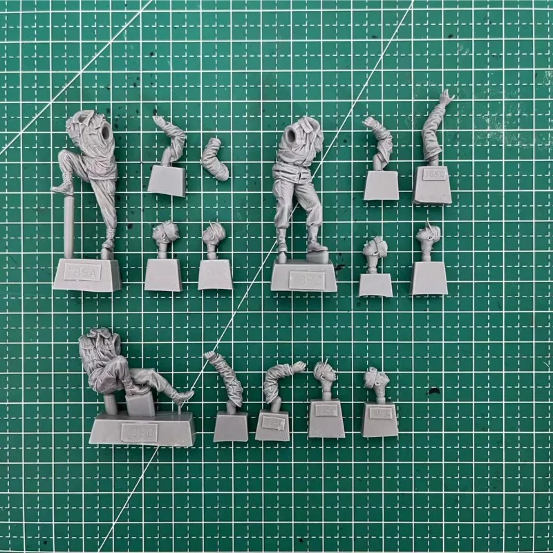 1/35 Scale Resin Figure Model Building Kits Historical Military Maintenance Soldiers 3 Persons Unassembled and Unpainted 956A