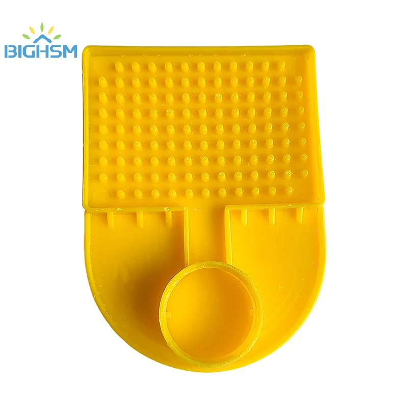 Alimentador de agua piezas abejas, nuevo diseño, entrada en colmena, adaptador interno de botella Mineral, suministros de apicultura antiahogo, 1 unidad