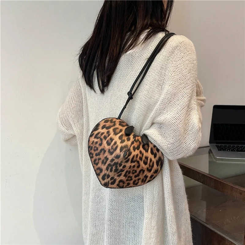 

New women's bag 2025 textured love bag Internet celebrity street bag large love leopard print bag